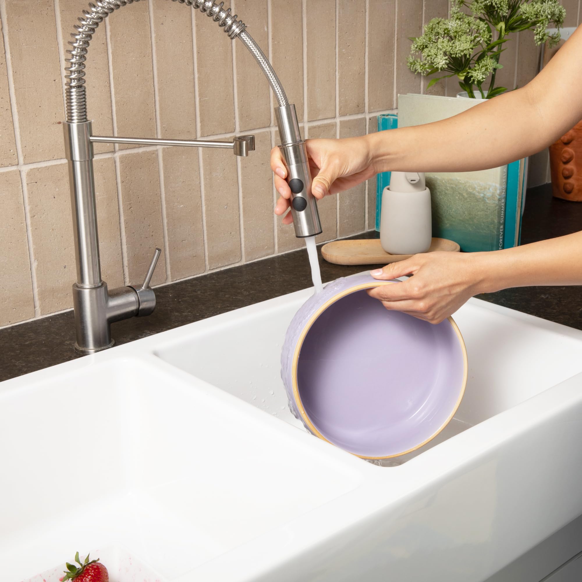 Waggo Edge Hundenapf für kleine, mittelgroße und große Rassen – sauberes, modernes mattes Finish, schweres und langlebiges Tierfutter- und Wassernapf, spülmaschinenfest (Olivgrün, 9 Tassen)