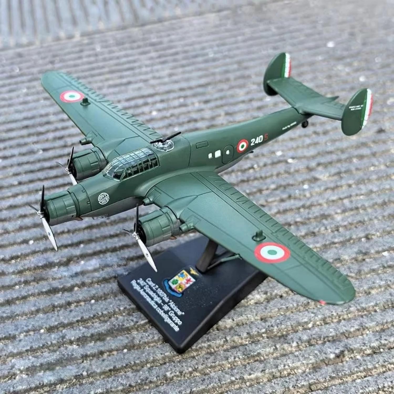 Alloy WWII Italian Cant Z.1007bis Alcione Bomber Model 1:144 Scale, Alloy Aircraft Toy for Collection Displaying