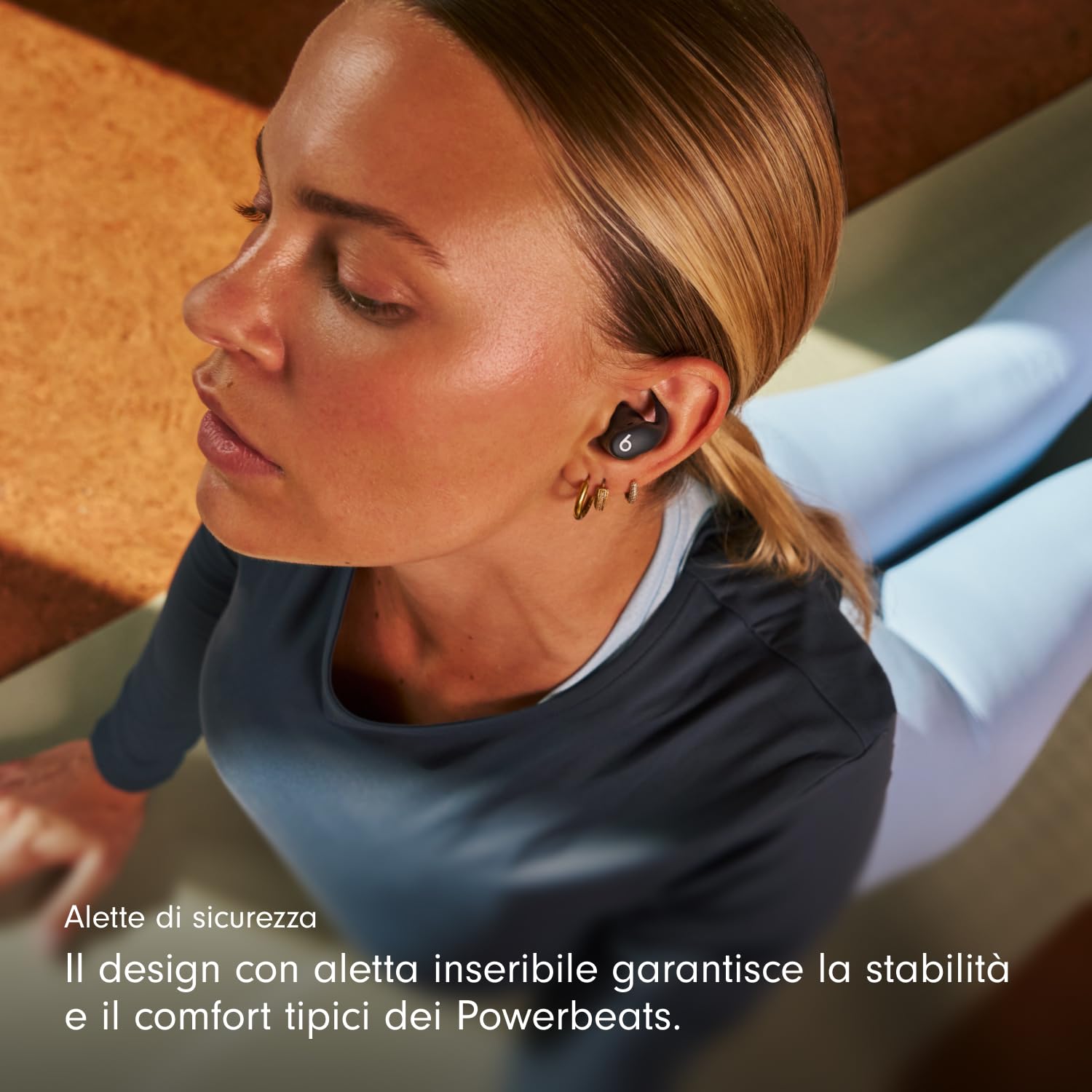 Beats Powerbeats Fit - Auricolari wireless per l'allenamento con cancellazione del rumore, IPX4, fino a 30 ore di autonomia con la custodia di ricarica, compatibili con Apple e Android - Jet black