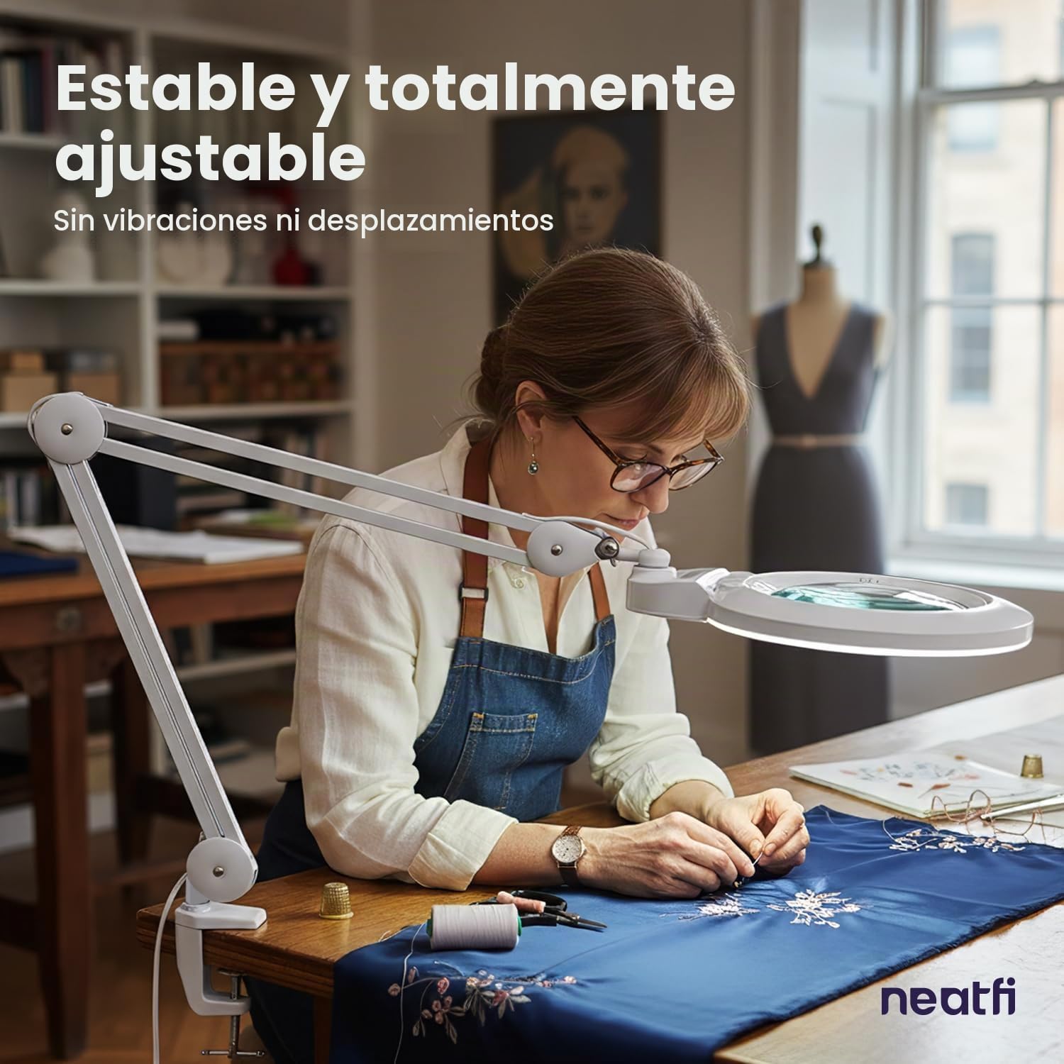 Neatfi XL Lámpara Lupa LED Bifocal con Abrazadera, Lente Acrílica de 18 cm, Doble Aumento 2,25X/6X, 1.600 Lúmenes Regulables | 3 Modos de Luz, Brazo Ajustable | Lectura, Manualidades (Lente de 18 cm)