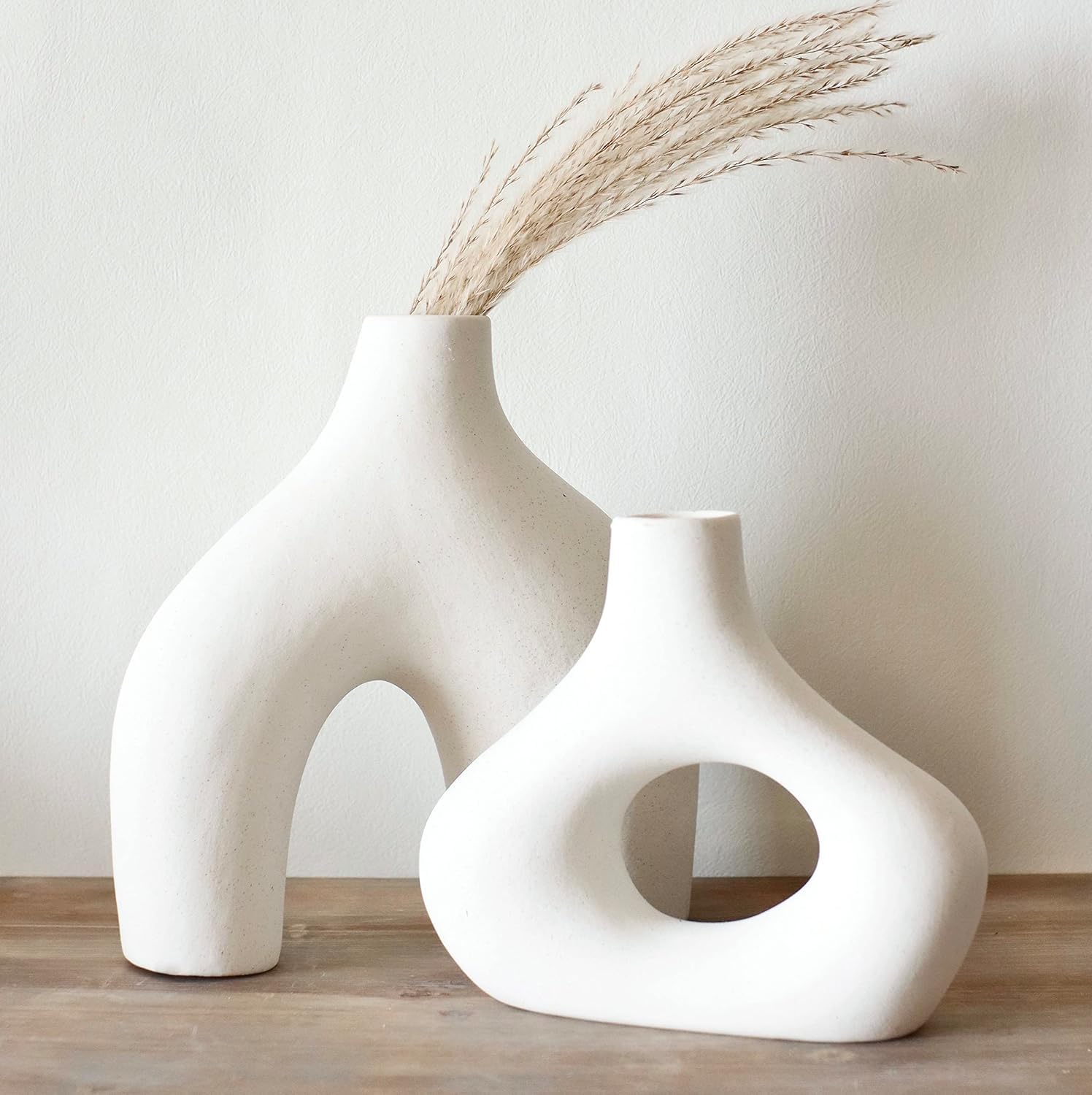 Carrot's Den Donut Vase, 2er Set - Minimalistischer nordischer Stil, weiße Keramikvase Dekor - Tischdekoration Hochzeit, Wohnzimmer, Bücherregal, Schlafzimmer, Büro, moderne Boho Wohnkultur (Warmweiß)