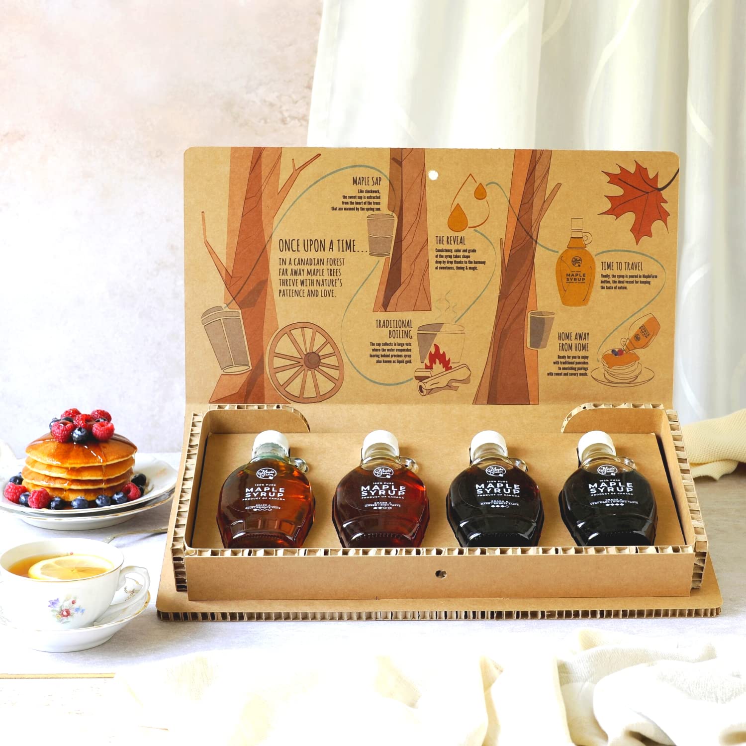 MapleFarm - Sirop d'érable pur dans une boîte-cadeau. Pack dégustation 4 variantes : DORÉ - AMBRE - FONCÉ - TRÈS FONCÉ. Coffret cadeau illustré.