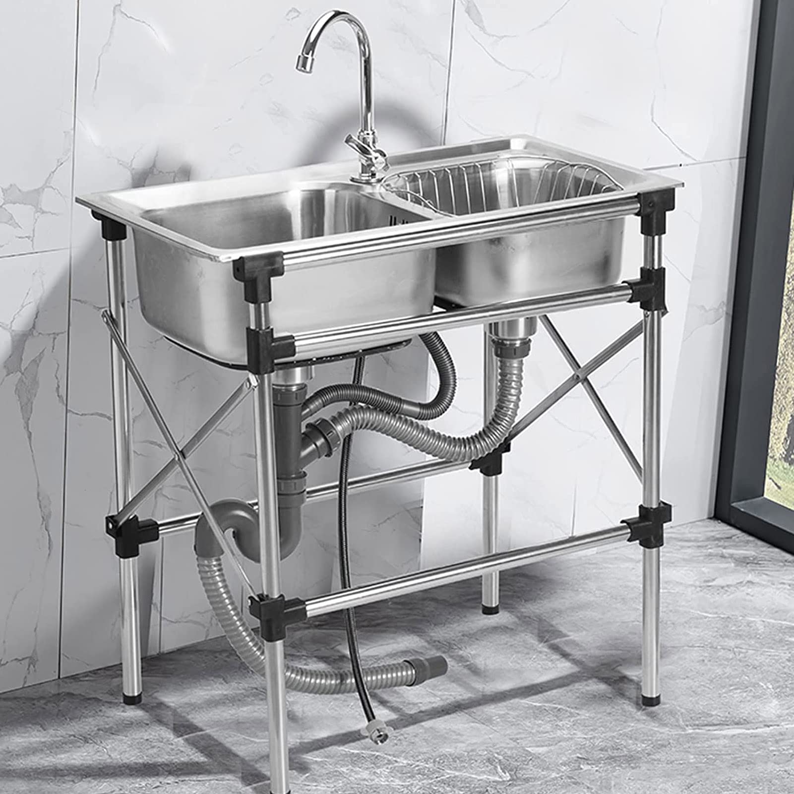 Évier d'extérieur double cuve inox pour nettoyer le garage sans encombrer la cuisine