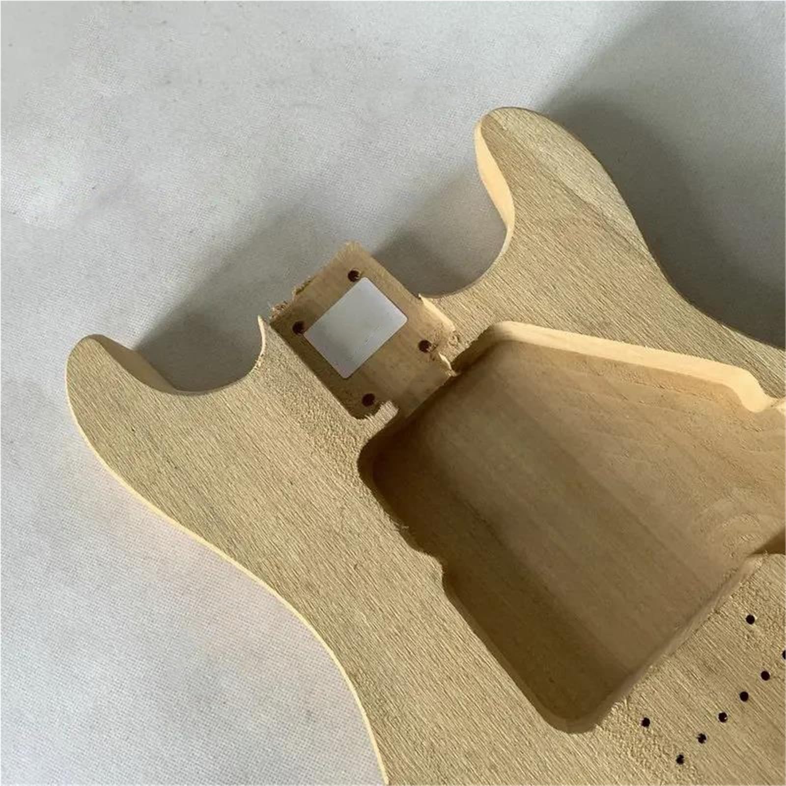 Korpus Gitary Diy Miniaturowa Podróżna Gitara Elektryczna ST Z Litego Drewna Korpus Po Prawej Stronie