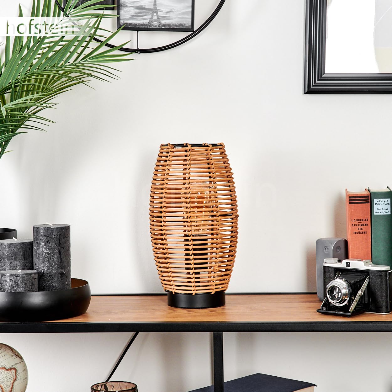 Tischleuchte Mulstrand, moderne Boho Tischlampe aus Metall/Rattan in Schwarz/Natur, Nachttischlampe mit Schirm in Gitter-Optik, An-/Ausschalter am Kabel und Lichteffekt, 1 x E27, ohne Leuchtmittel
