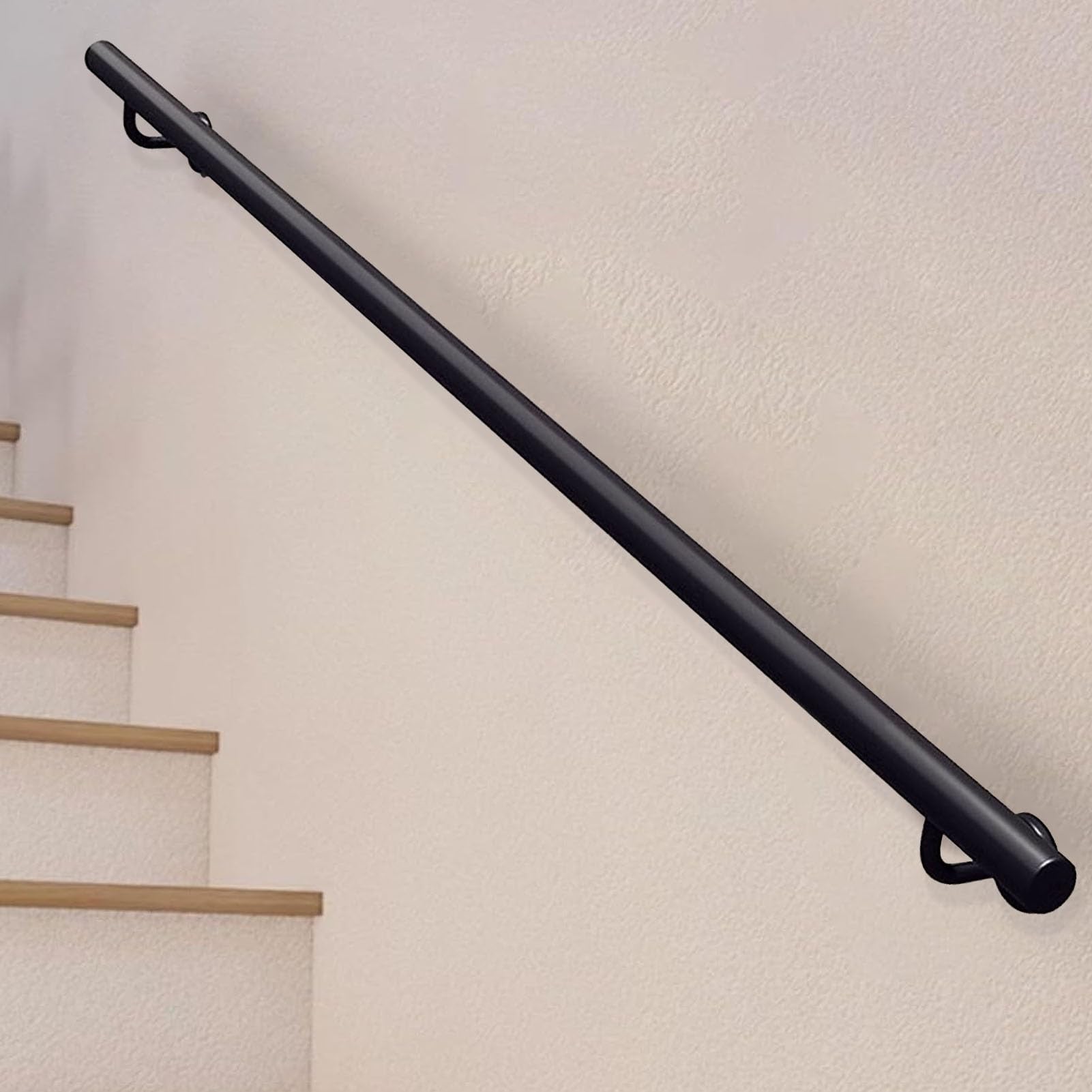 Rampe d'escalier en fer forgé noir au design élégant et sécurisé