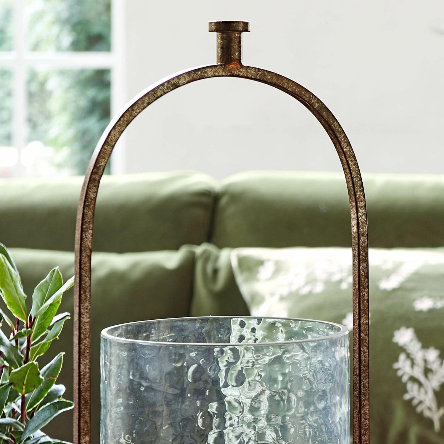Loberon Windlicht 2er Set Aquivar, Zwei Größen, Gehämmerte Oberfläche, Dekoration, Wohn-Accessoires, Kerzenhalter, Eisen, Glas, antikbronze/klar | Zwei Größen, Gehämmerte Oberfläche, Dekoration, Wohn-Accessoires, Kerzenhalter, Eisen, Glas