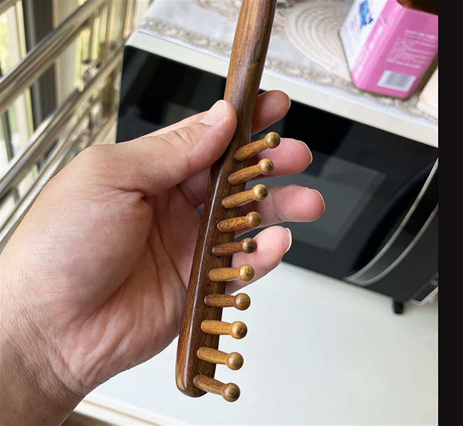 Manico lungo Pettine di legno di sandalo Dente largo Meridiano Raschiando Massaggio Pettine Gua Sha Terapia Cuoio capelluto Relax Circolazione sanguigna Assistenza sanitaria 1 Pz