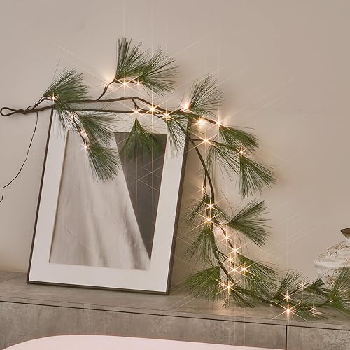 Miniatura 3 de Fudios Guirnalda de pino de Navidad iluminada con temporizador de 6 pies, funciona con pilas o enchufe USB, guirnalda de luces de vegetación