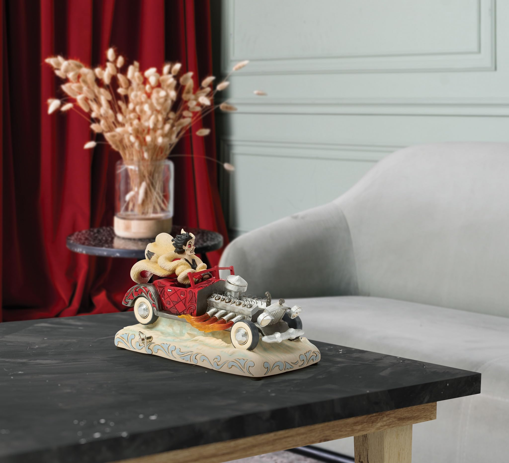 Disney Traditions Cruella - Figura Musical de Escena de Coche