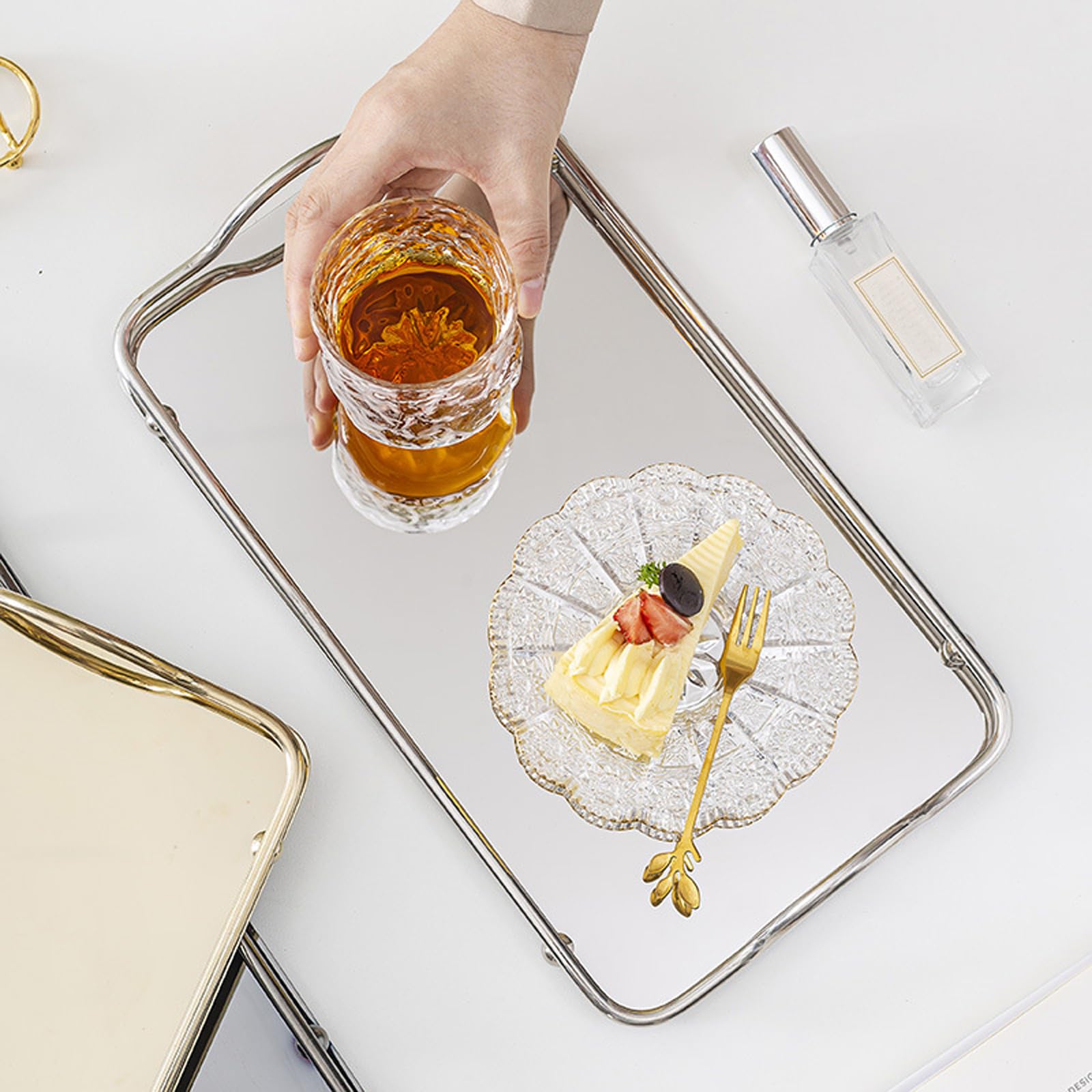 Bandeja de servir, Elegante Bandeja Rectangular de Acero Inoxidable con Asa para Té, Café y Postres, Centro de Mesa Decorativo, 30x20 cm, para Cena, Bar o Cocina