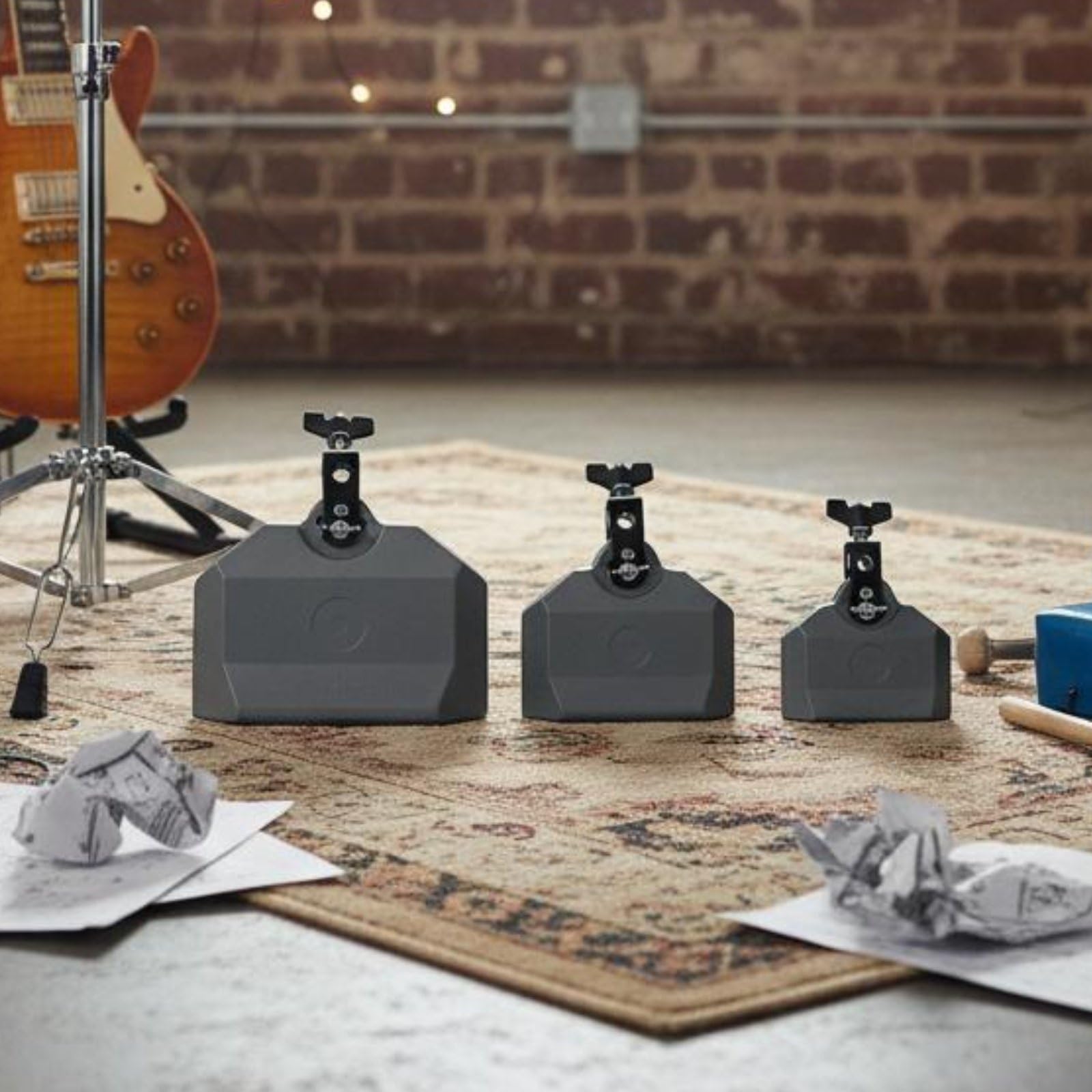 3 Pezzi Set di Campanacci da Batteria Regolabile Campanacci con Supporto Percussione Resistente Clip Campanaccio Batteria per Batteristi, Sala Prove, Rosso