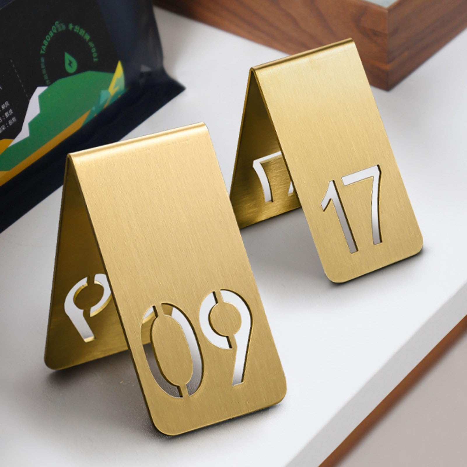 Juego de números de mesa, tarjetas de posición de placa de latón, soportes de números de recepción estilo tienda de campaña de doble cara para bodas, restaurantes y cafeterías