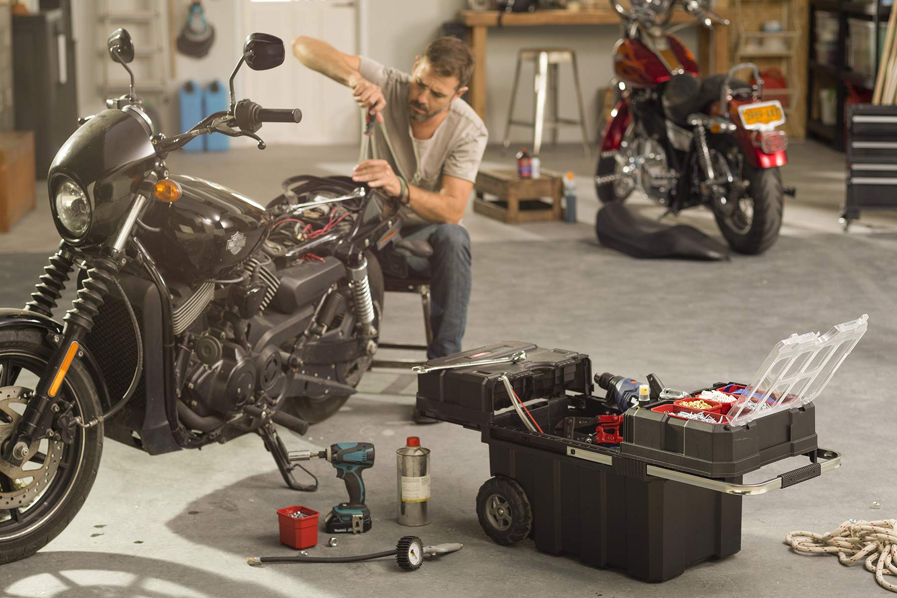 Keter Rolling Tool Chest with Storage Drawers, Locking System and 16