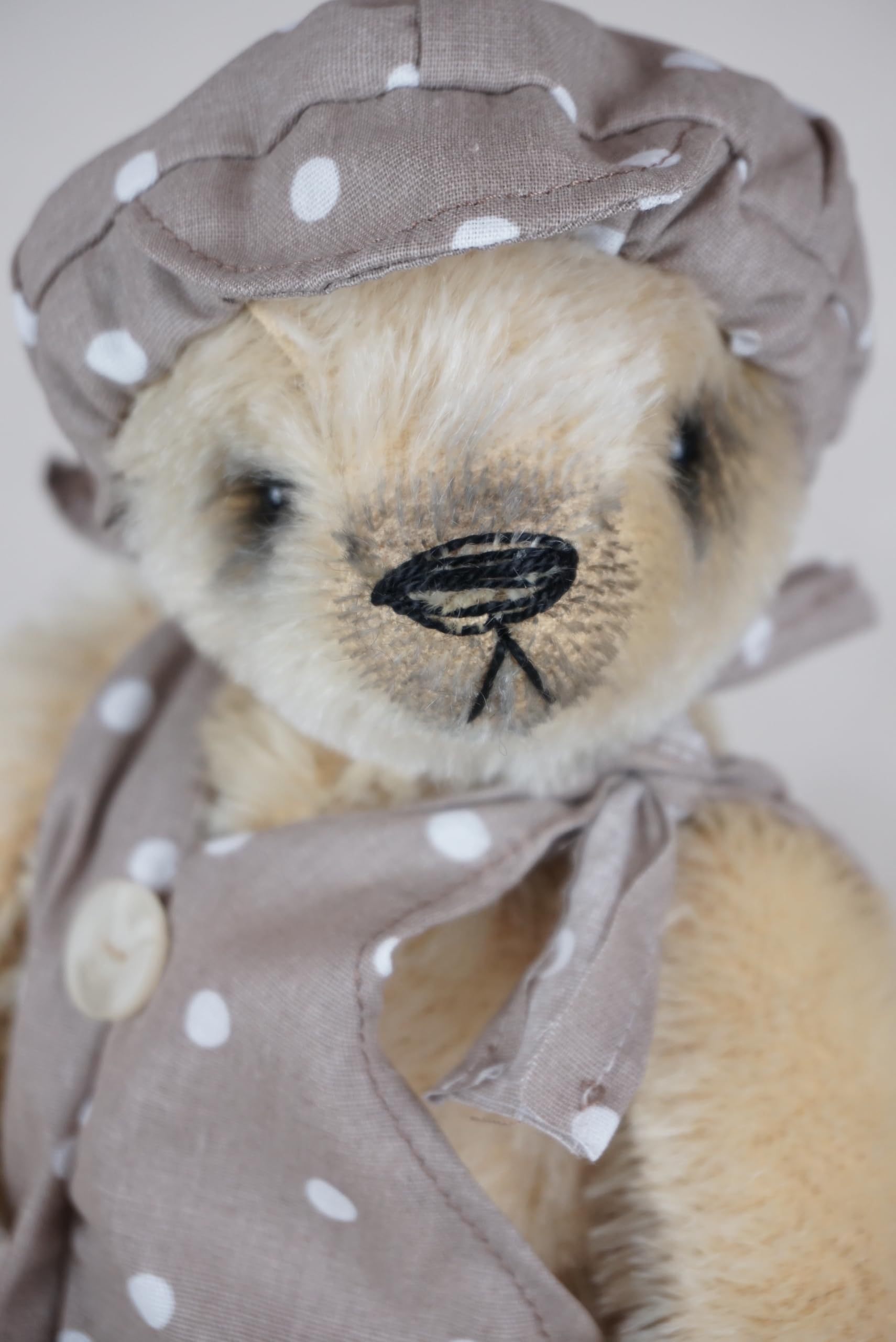 Generisch Handgefertigter Teddybär Gernot von den Urbi-Bären