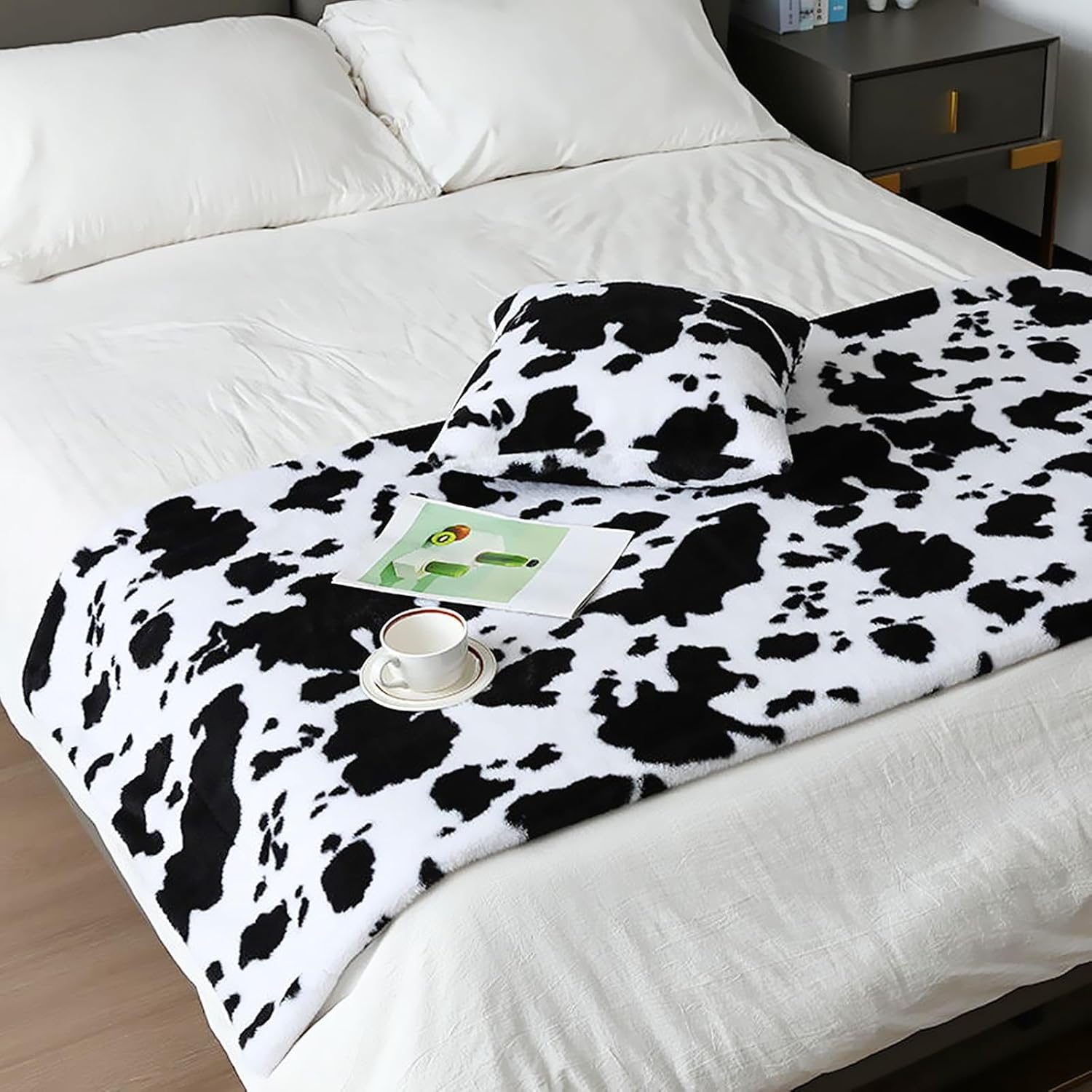 UKELER Fluffy Cow Bed Blankets and Throws, 480 GSM Double Sided Cozy Shaggy Faux Fur Blanket Soft Plush Thick Throw Blanket for Bed, Couch, Sofa, Office, Camping 60''x80'', Black and White