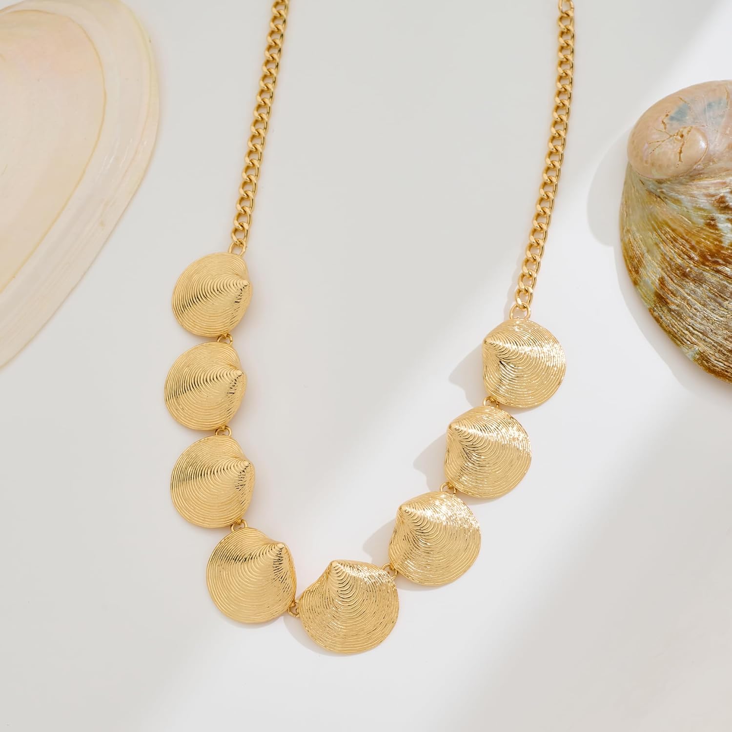 YUJIE Gold Plated Seashell Choker Necklace for Women Exaggerated Statement Chunky Ocean Shell Collar Bib Choker Necklace for Summer Beach Vacation - Image 6