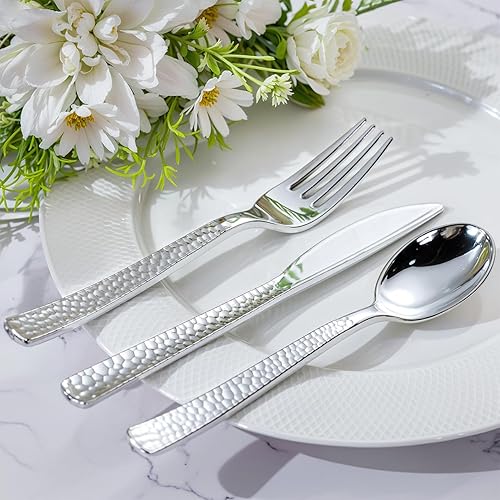 Vista 10 de WELLIFE Paquete de 50 cubiertos de plástico dorado, servilletas preenrolladas con cubiertos dorados, cubiertos martillados dorados desechables