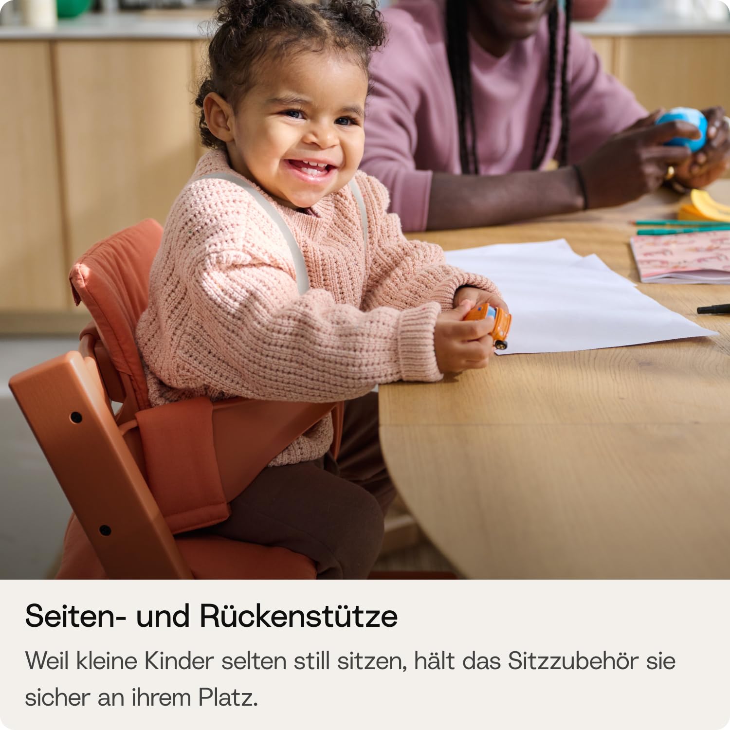 Stokke Tripp Trapp Hochstuhl (Glacier Green) mit Stokke Tray (White) - ein verstellbares, ergonomisches und leicht zu reinigendes Babyset für Kinder im Alter von 6-36 Monaten