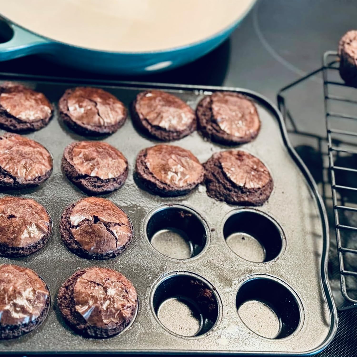 Mini-Muffinform für 24 Muffins, 2 Stück, Mini-Cupcake-Formen, antihaftbeschichtet, Schnellverschluss-Beschichtung, PTFE-frei und spülmaschinenfest, Grau