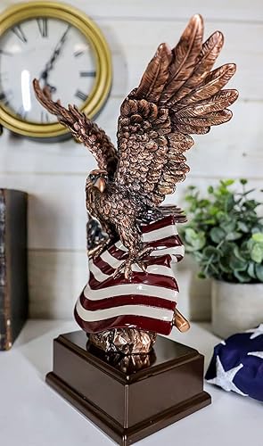 Miniatura 8 de Gifts & Decor Ebros Wings of Glory - Figura patriótica de águila calva que se aferra a la bandera estadounidense, estatua de bronce galvanizada de