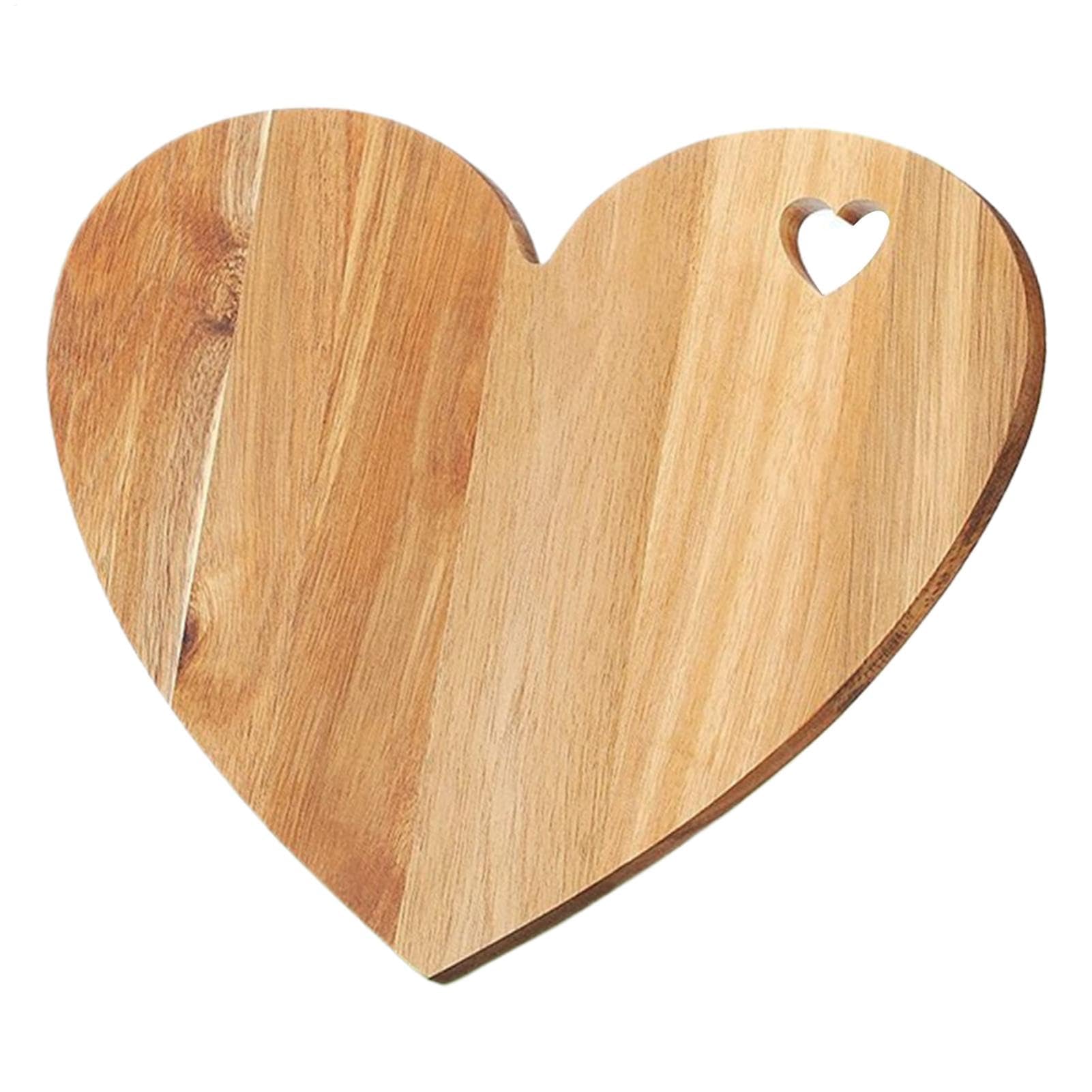 Tabla de queso de madera con forma de corazón para servir aperitivos a tus invitados con estilo