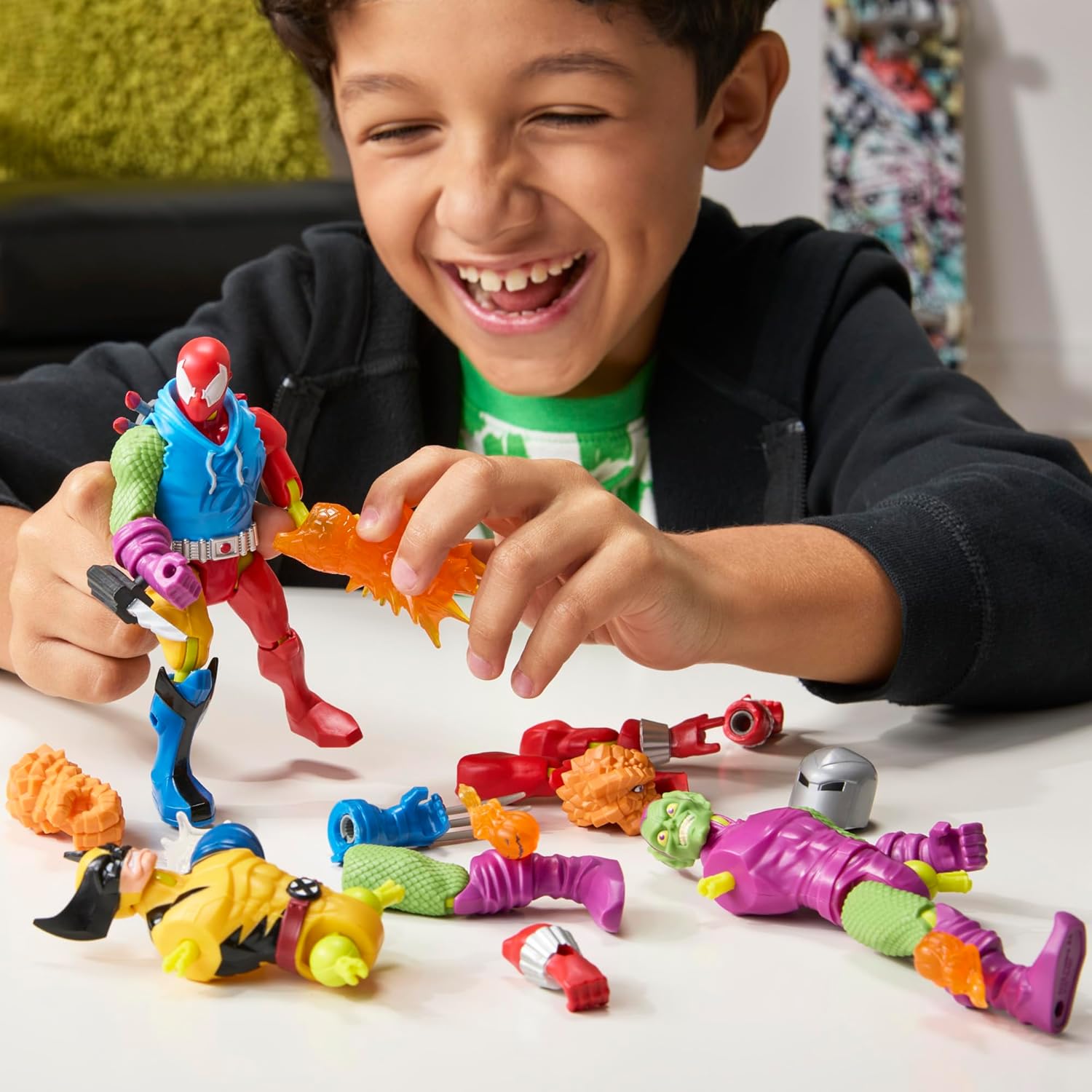 SPIDER-MAN MixMashers Marvel Scarlet Spider Custom Mix-and-Match Action Figure & Accessories, 5-Inch-Scale (12 cm) Super Hero Toys for Kids Ages 4+ - Image 7