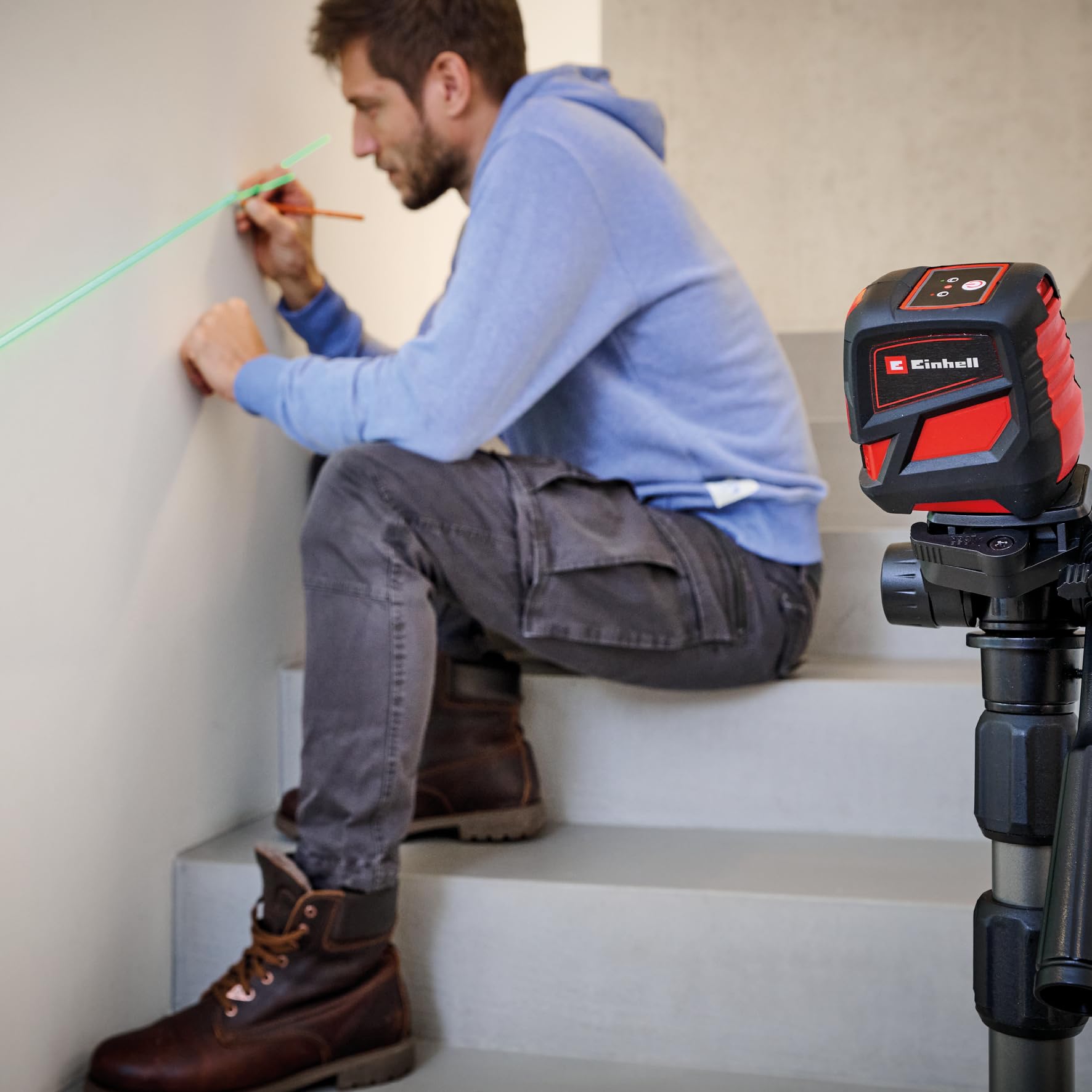 Einhell Kreuzlinienlaser TC-LL 2 G (selbstnivellierend, horizontale/vertikale grüne Laserlinien, digitale Wasserwaage, 1/4" Stativgewinde, inkl. Tasche & Universalklemme)