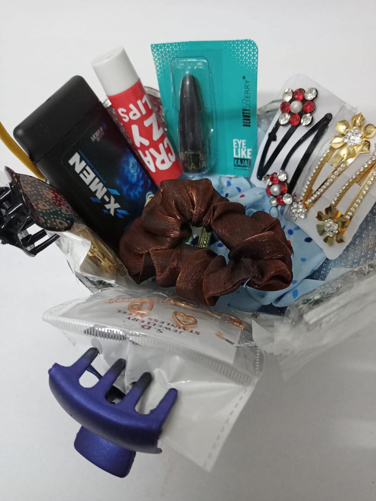 makeup accessories gift hamper for ladies, girls, birthday, anniversary 2