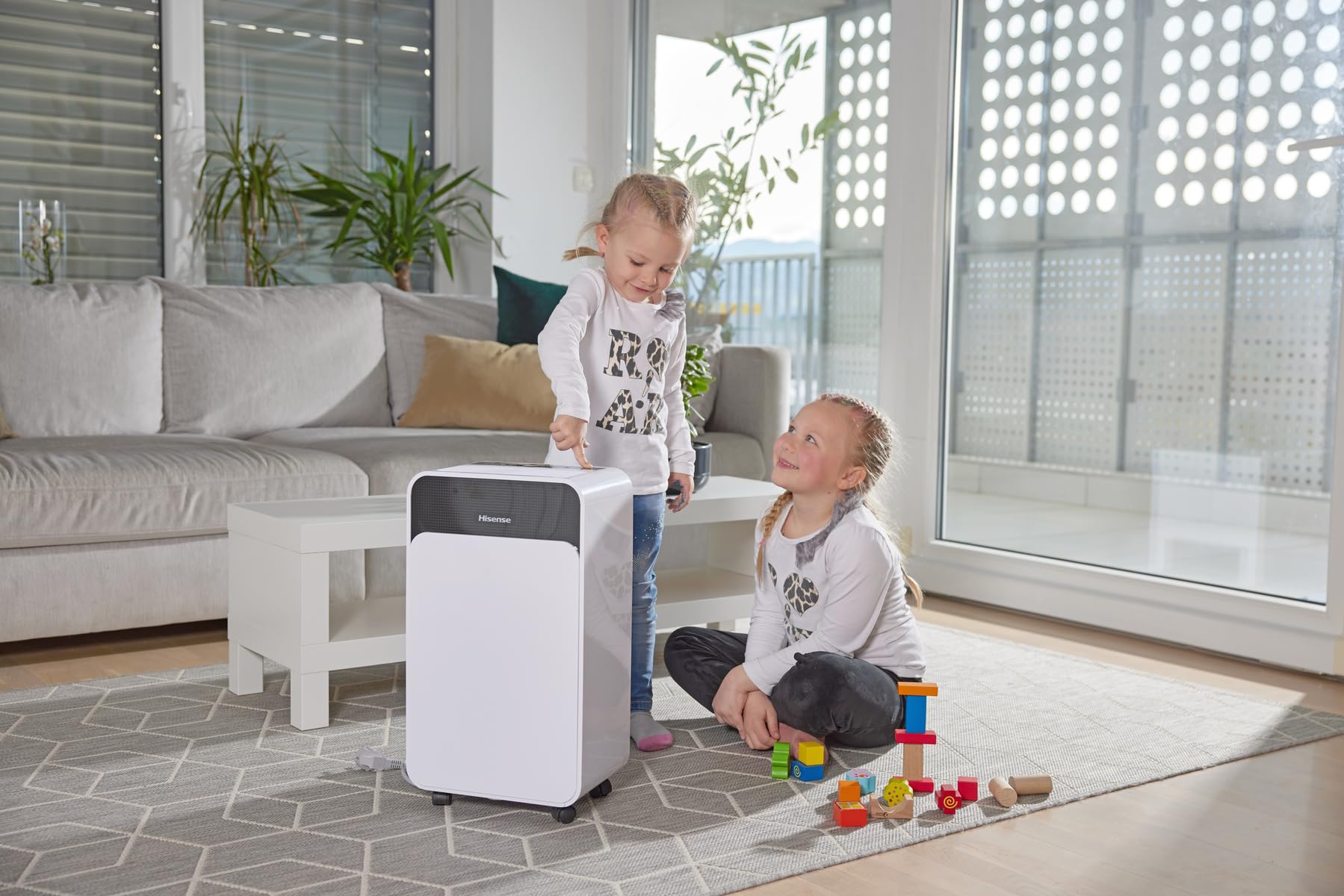 Hisense D16CW NUOVO Deumidificatore Classico A Scarico, Portatile, Bassa Rumorosità, Asciugatura, Spegnimento Automatico, Bianco, 50x28x20 cm, Capacità 16 litri