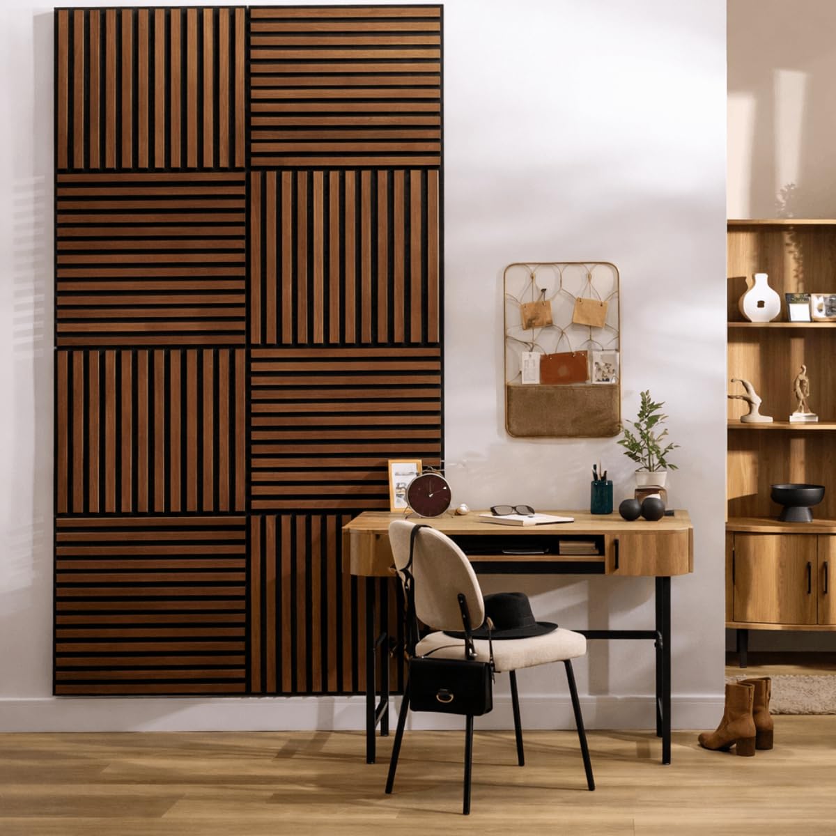 WDMT Set aus 4 Wandpaneelen 60x60 cm – MDF 3D Wanddeko in Walnuss-Holzoptik mit schwarzen Latten – modernes Lamellen-Design (Akustik-Look) – Mix & Match Wandfliesen-Panel
