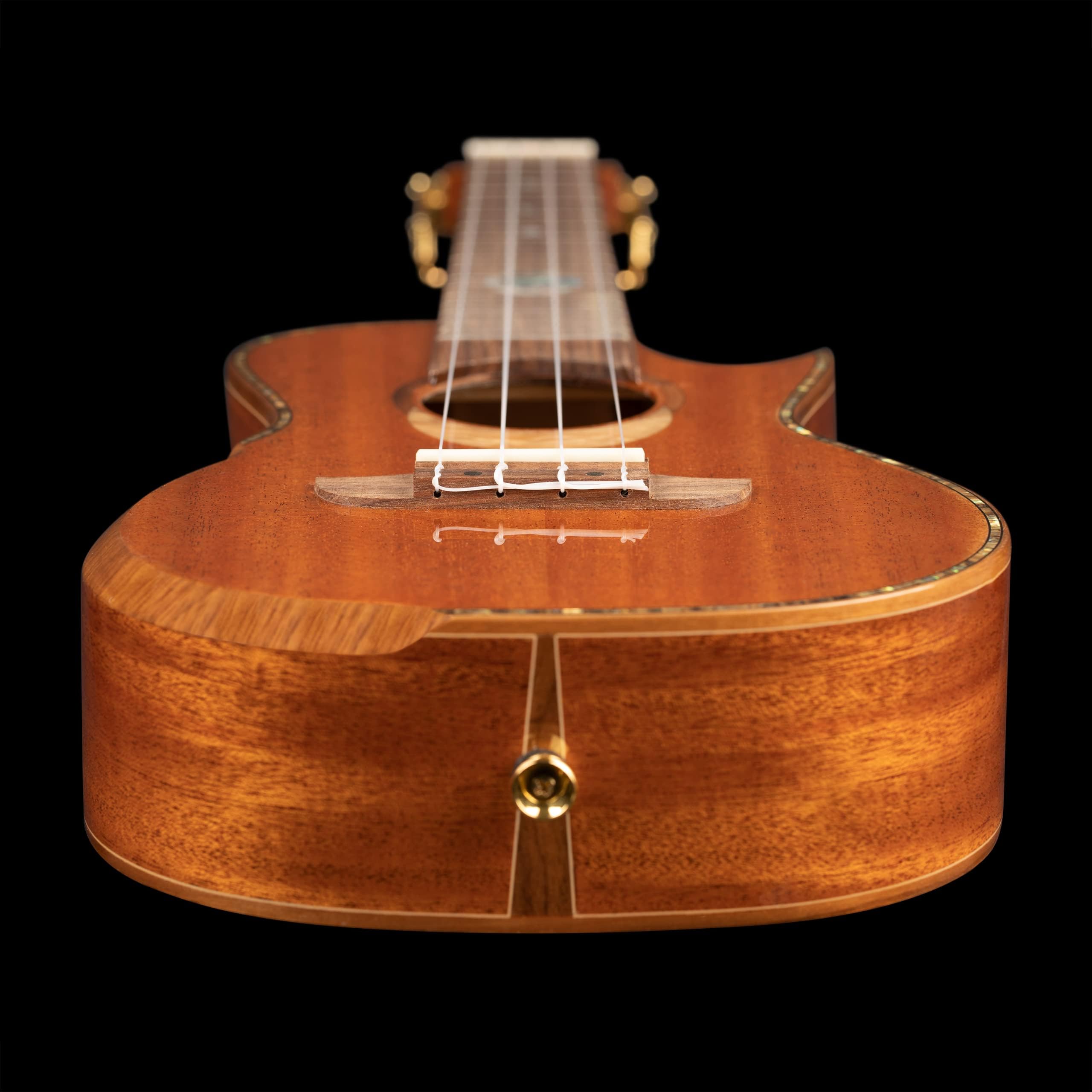 Ortega Guitars Ukulélé Concert Acoustique – 2 évents sonores – Série Custom Built – Avec Housse – Acajou, Naturel (ECLIPSE-CC4)