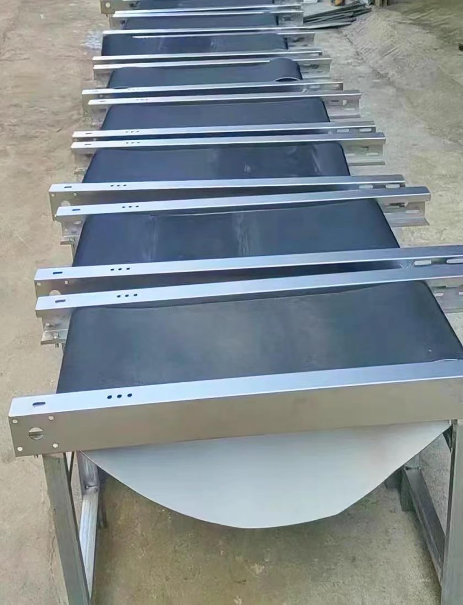 Cinta transportadora de PVC, duradera y eficiente para líneas de producción comerciales, almacenes y descarga de cubos de fábrica