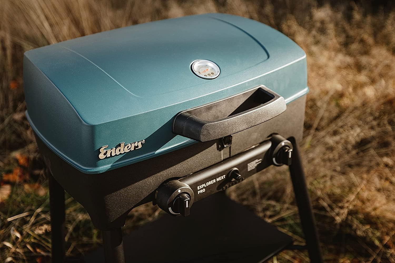 Enders Explorer Next Pro Griglia per barbecue - Coperchio Alluminio - Piccolo Portatile - Griglia a Gas da Campeggio, Esterno, Balcone, Giardino - Barbeque a gas con 3 Funzioni 2 Bruciatori #210233