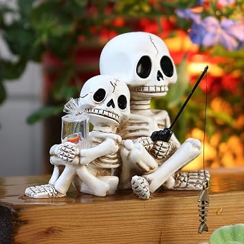 Fishing Skeleton Couple Statue Halloween Decorations, 3.54 Inch Funny Sitting Skull Figurine Shelf Sitter Resin Sculpture for Outdoor Garden Yard Lawn Pond Waterfalls Pool Ornaments