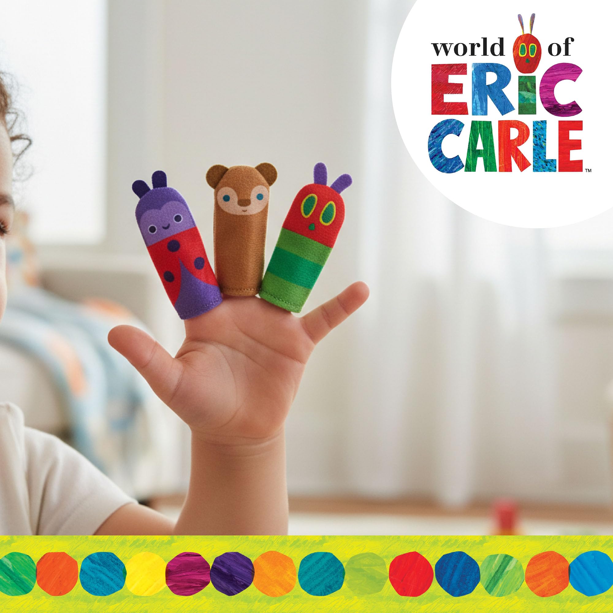 Eric Carle The Very Hungry Caterpillar - Juguete de fieltro ocupado – Actividad interactiva para la hora de cuentos con 5 páginas, 3 marionetas de dedo y 23 piezas de juego de fieltro, juguete de