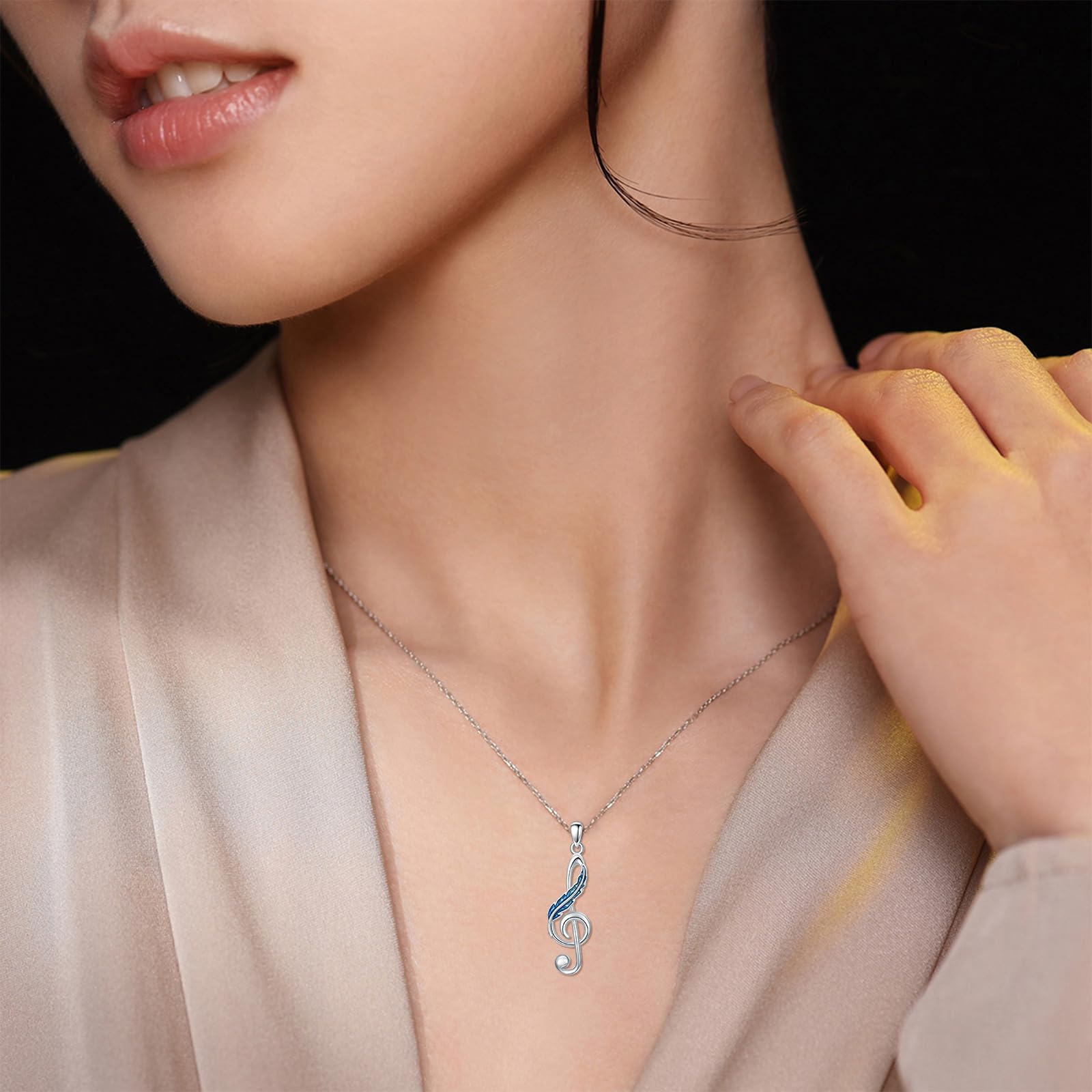 Collana con note musicali in argento Sterling con piuma e chiave di violino