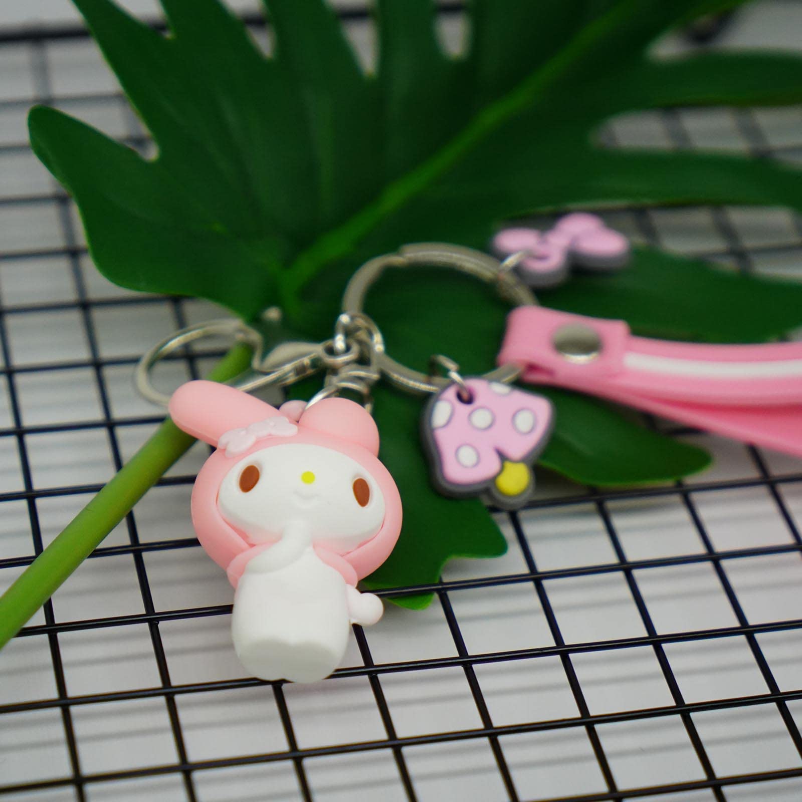 Portachiavi Kuromi, portachiavi Sanrio includono Kuromi, Hello Kitty, My Melody, Cinnamoroll Kawaii Portachiavi 4 pezzi Borsa Carina Ciondolo Regalo per Bambini Mini Anime Figura Portachiavi