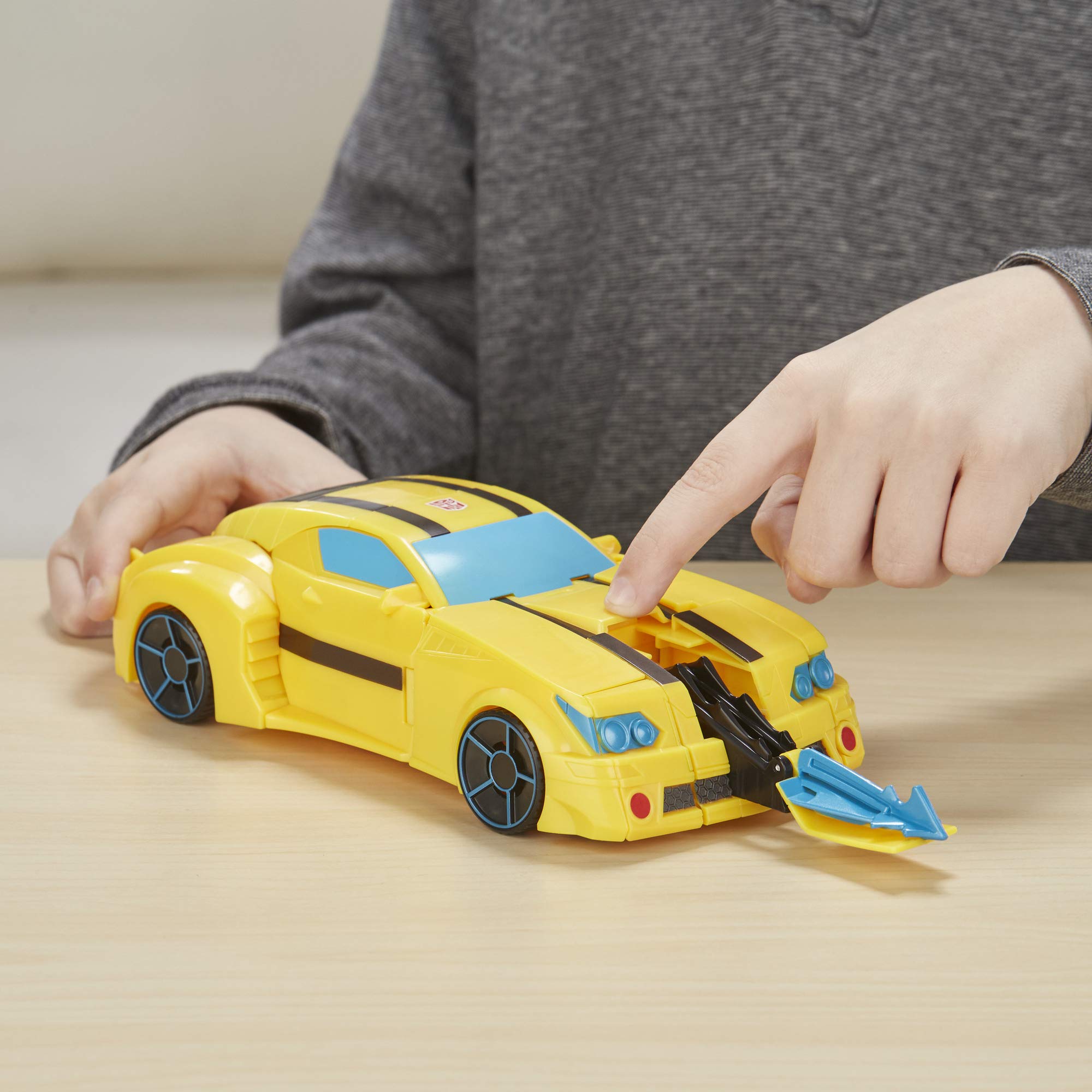 Transformers TRA CYBERVERSE Ultimate Bumblebee