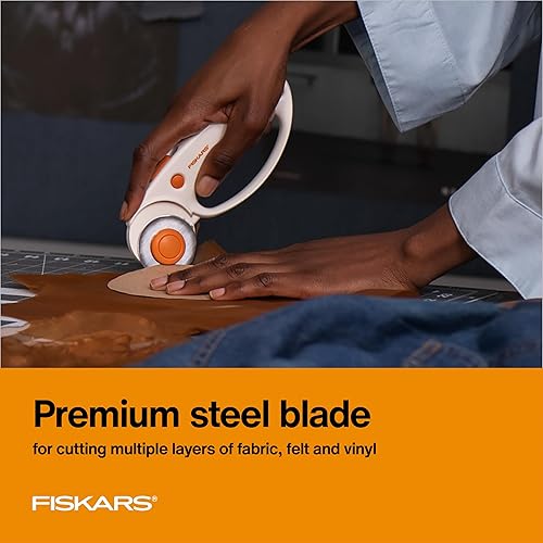 Miniatura 2 de Fiskars Cortador giratorio de cambio rápido de 1.772 in para tela, cuchilla de corte rotativa de acero, suministros para manualidades, proyectos de