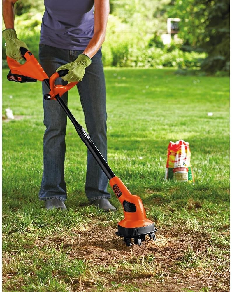 BLACK+DECKER 20V MAX Tiller with Extra 4-Ah Lithium Ion Battery Pack (LGC120 & LB2X4020)