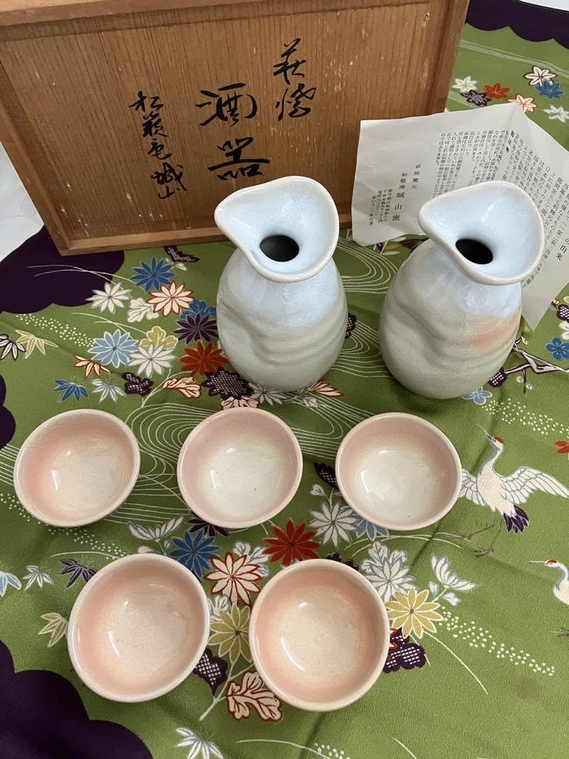 Amazon.co.jp: 萩焼 松籟庵城山窯 刻印有り 酒器七点(徳利②盃⑤)箱付