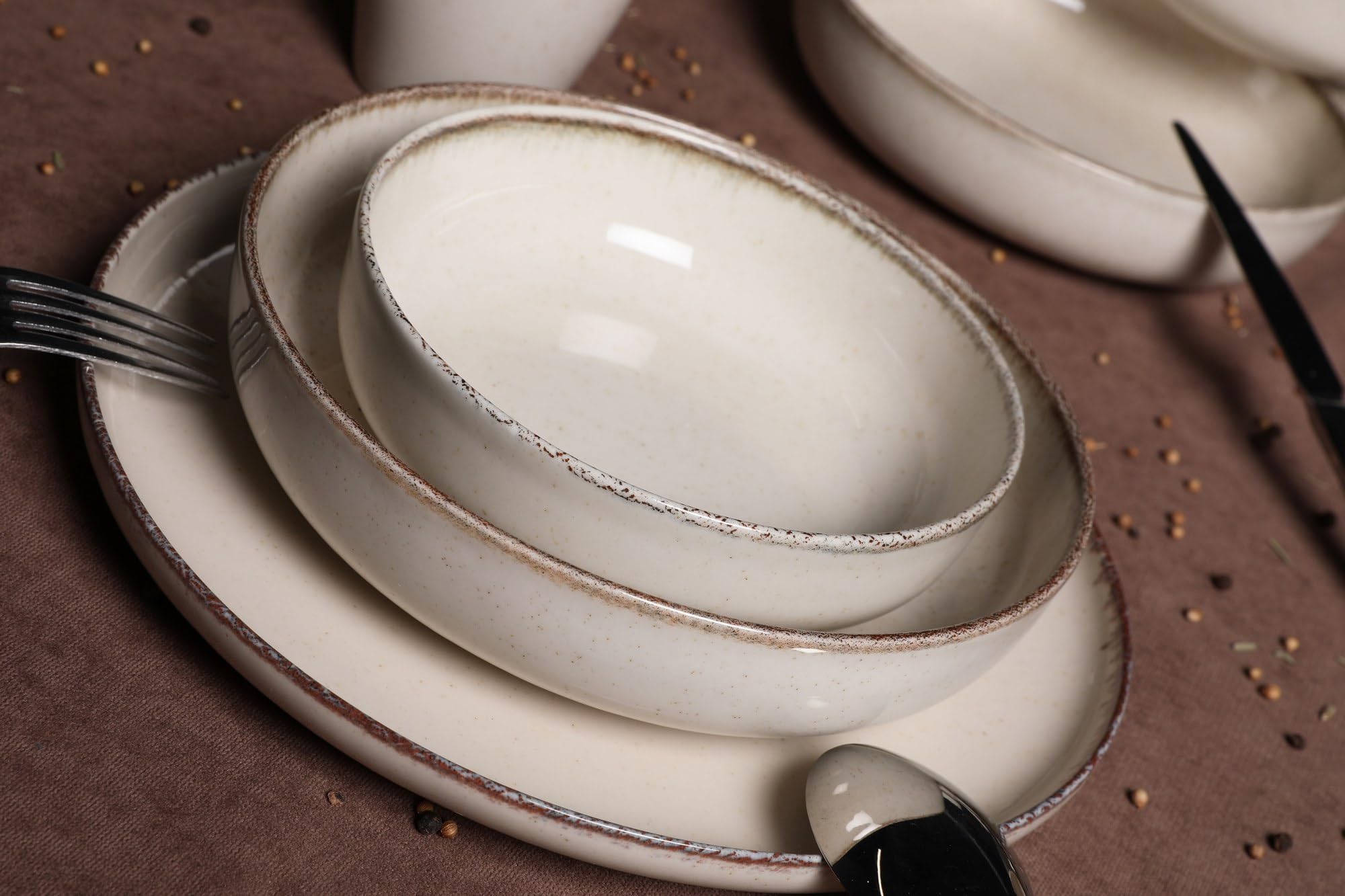 Elegante juego de cena de 16 piezas, 100% porcelana, color crema, incluye 4 platos de servicio (24 cm), platos (20 cm), cuencos (15 cm), tazas | apto para lavavajillas y microondas