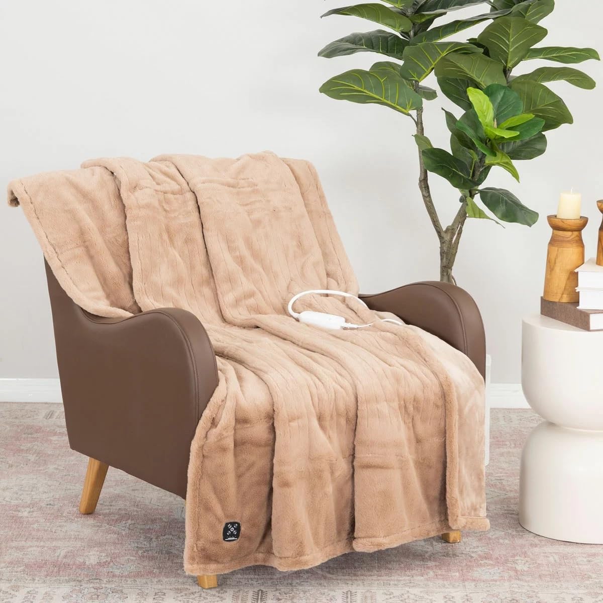 Berkshire Life Heated Throw Luxe Faux Fur Reversible Auto Shut-Off (Beige) — image 1