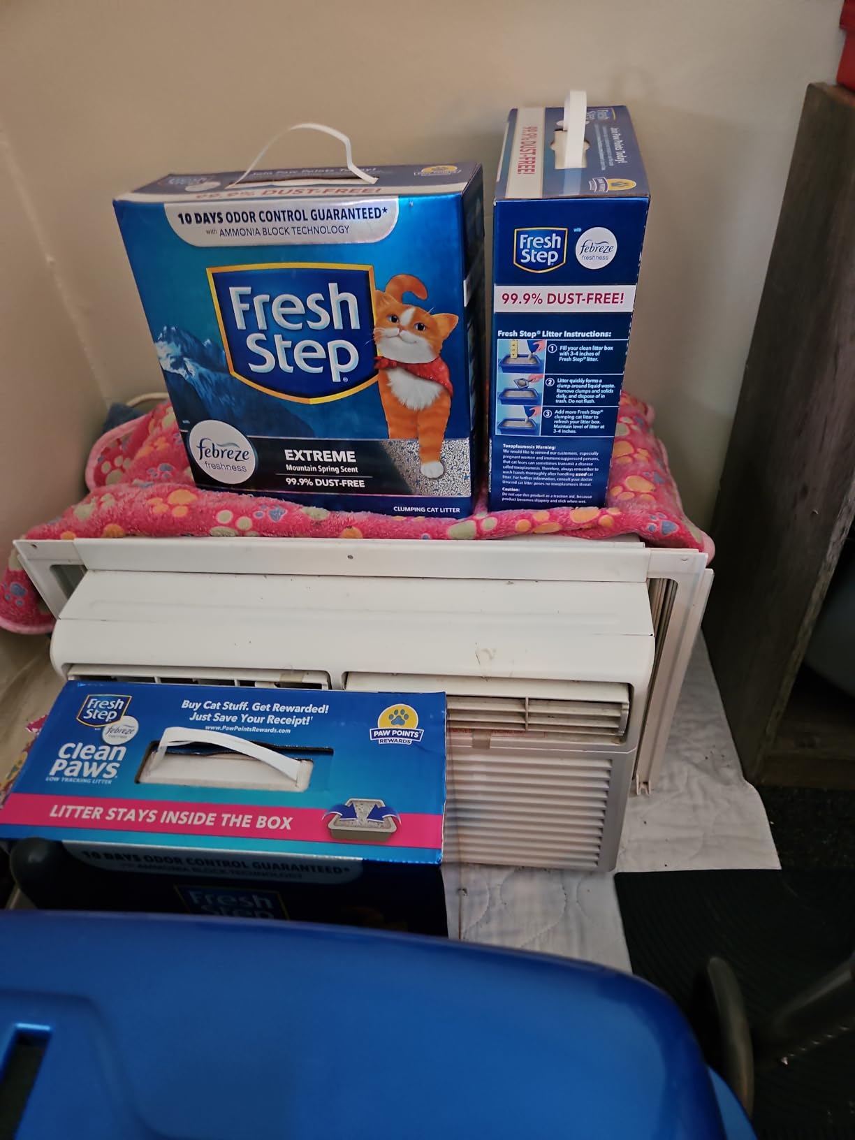 Fresh Step Clumping Cat Litter, Multi-Cat, Long Lasting Odor Control Kitty Litter with Activated Charcoal, Low Dust Formula, 14 lb photo review