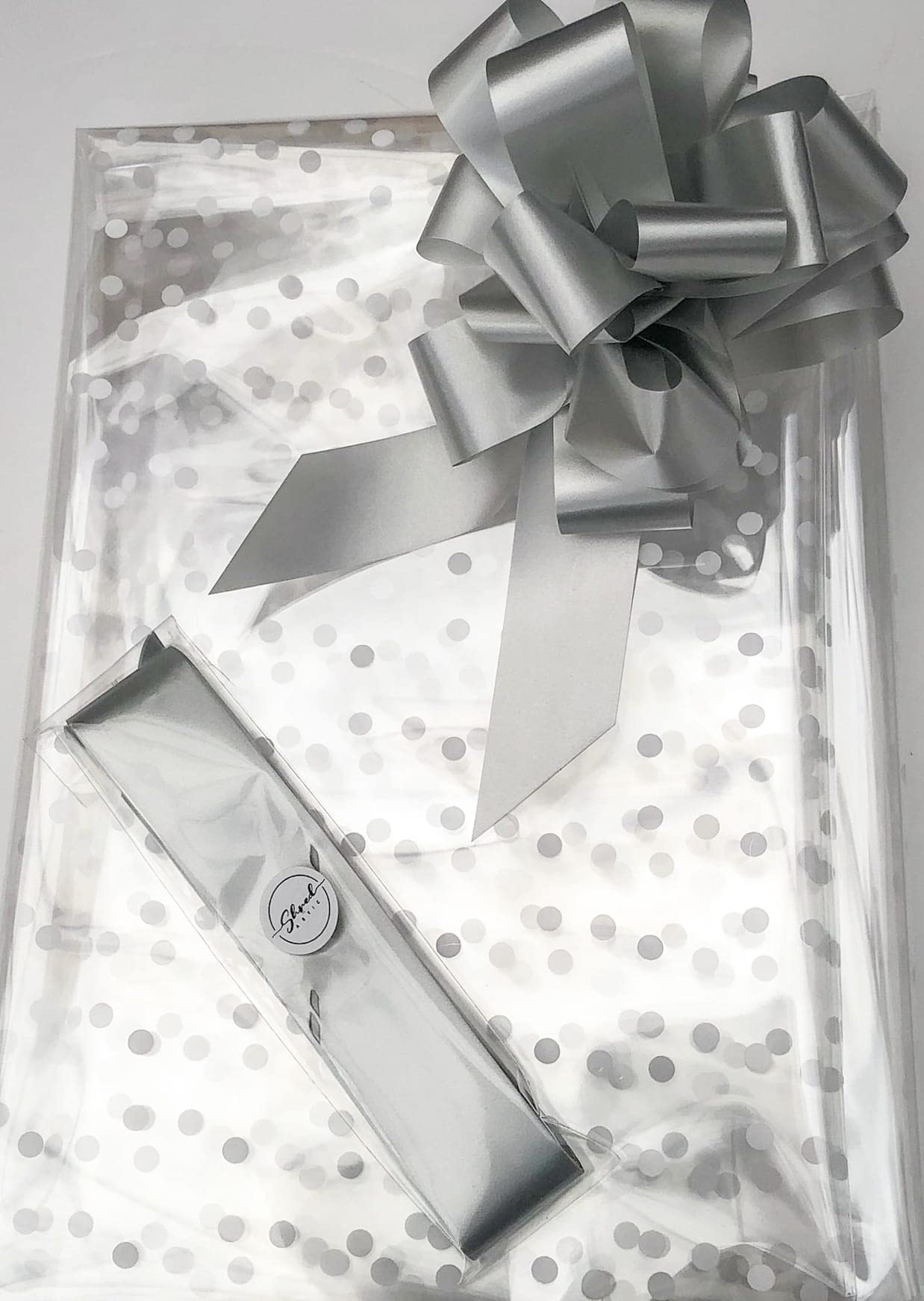 ShredAstic® White Dot Florist Cellophane wrap with 30mm Pull Bow (2 metres, Silver)