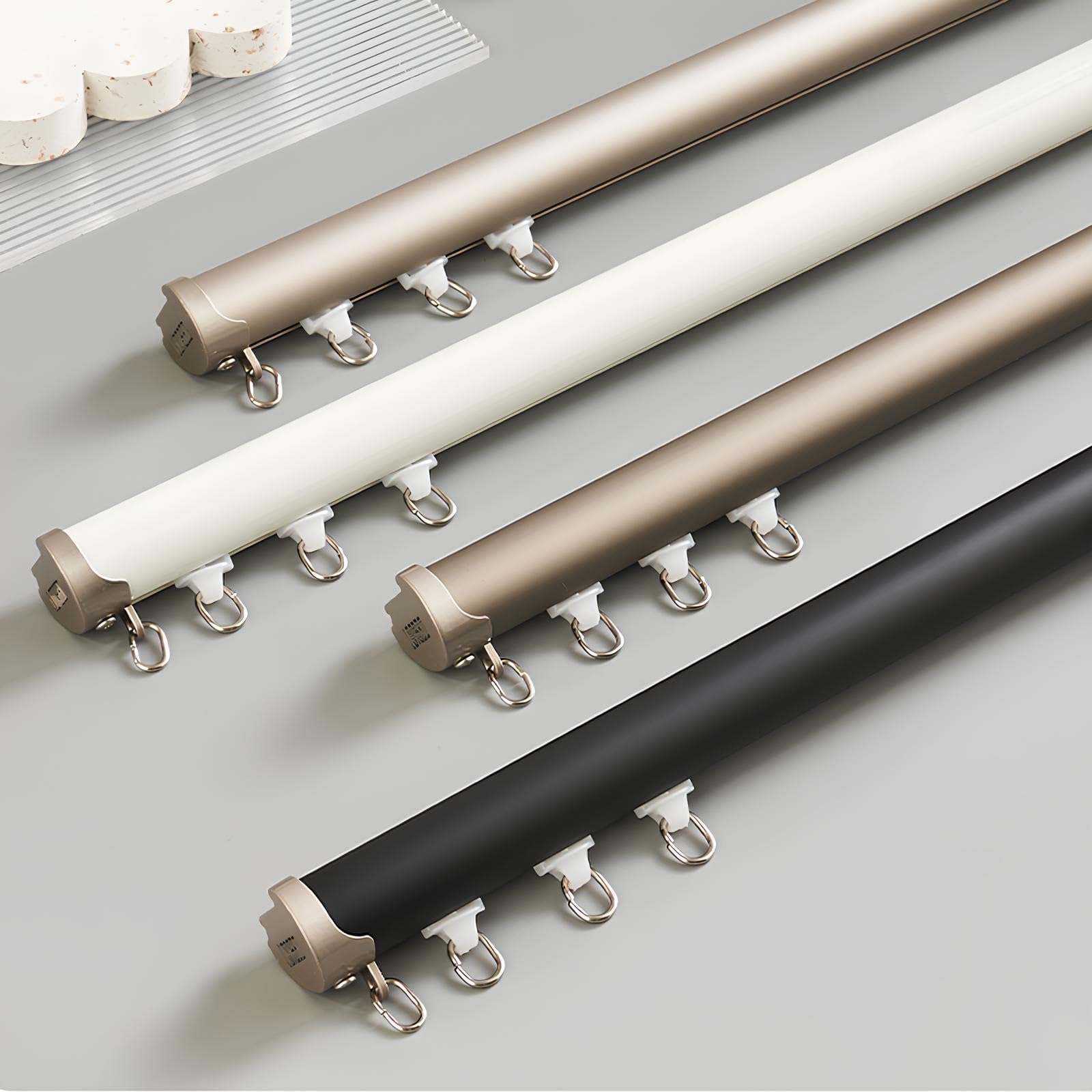 Tringle à rideaux blanche au design épuré pour sublimer les fenêtres d'architecte