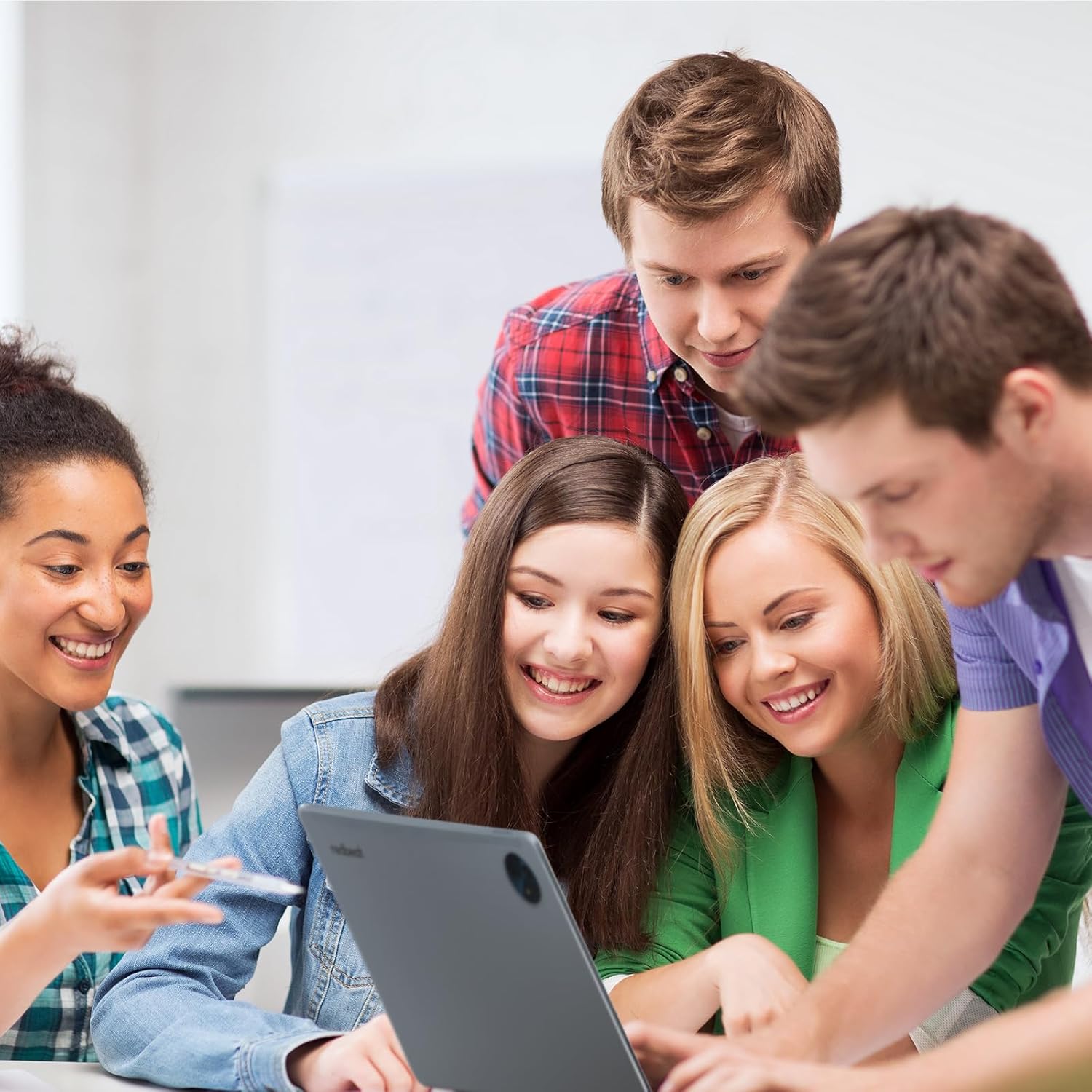 Contents of the redbeat M2 tablet box including tablet, case, cable, instructions, and card needle