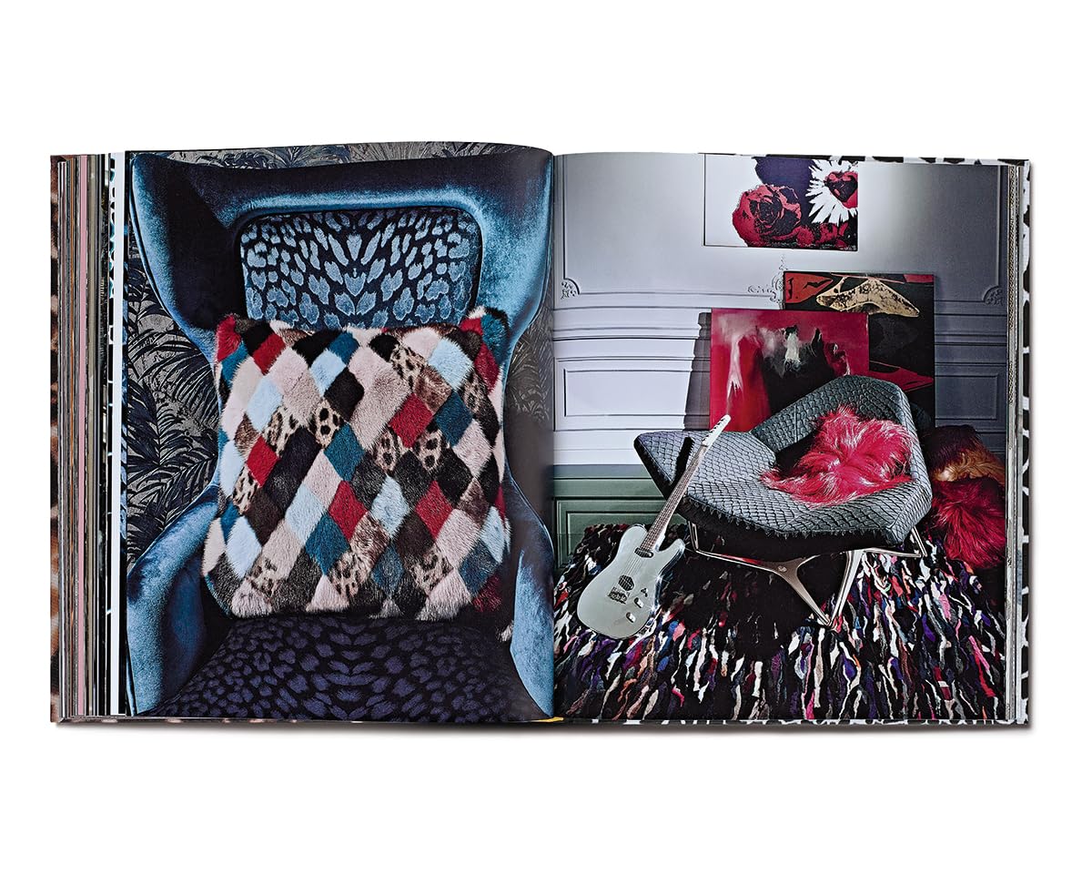 Casa Cavalli Home: cloth case in 4 variations, selected at random for each order.