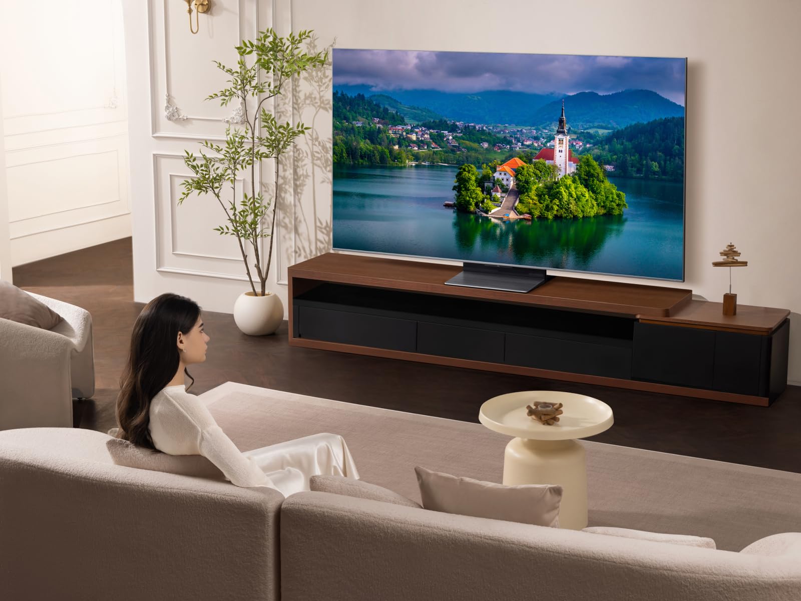 TCL 65Q8C 65 Zoll QD-Mini LED-Fernseher, 4K HDR Premium 4500, ZeroBorder™, Smart Google TV, CrystGlow WHVA-Panel, Audio von Bang & Olufsen, 144Hz Motion Clarity Pro, Dolby Vision IQ & Atmos